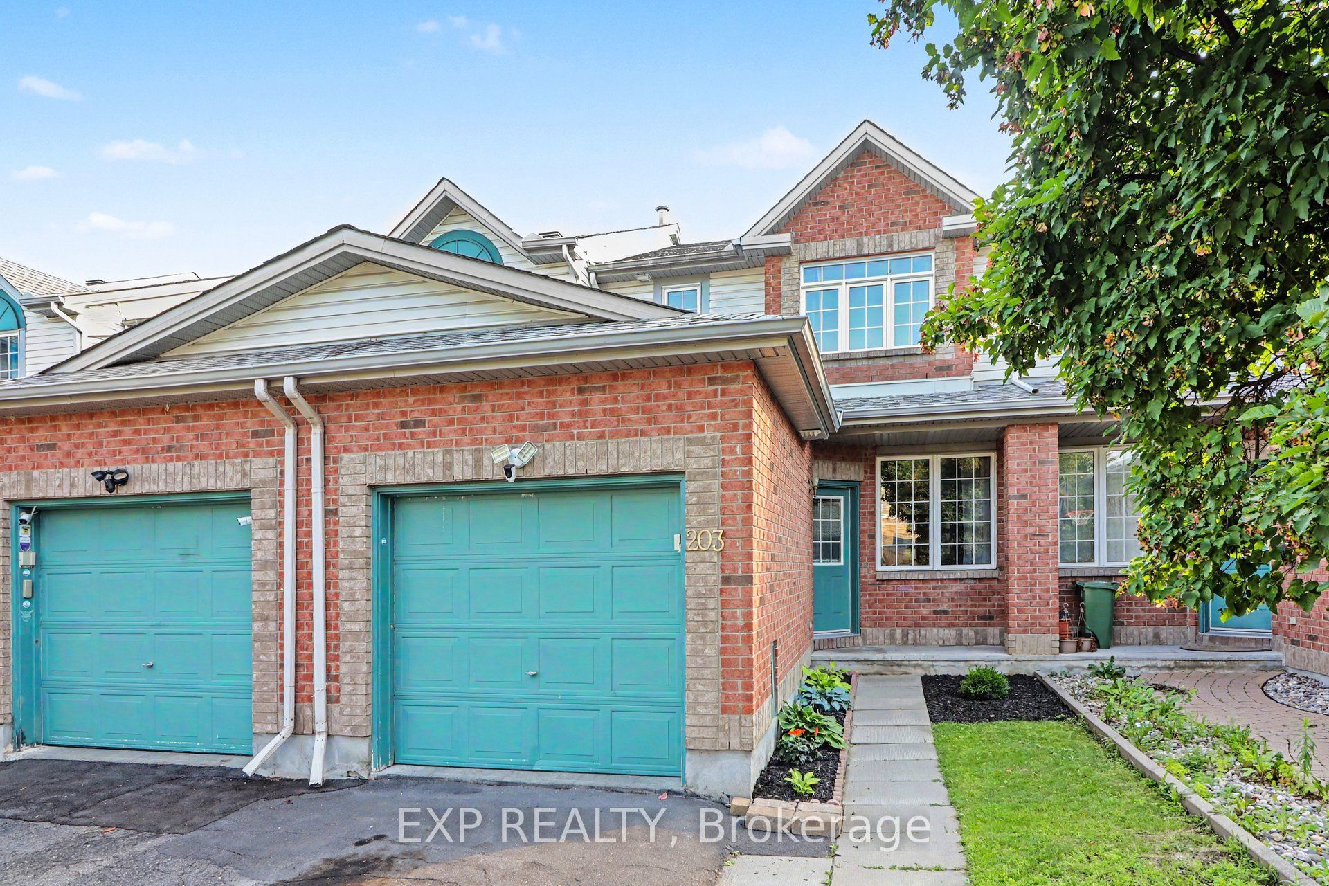 203 Duntroon Circle, Hunt Club - South Keys and Area, ON K1T 4C9 photo 2