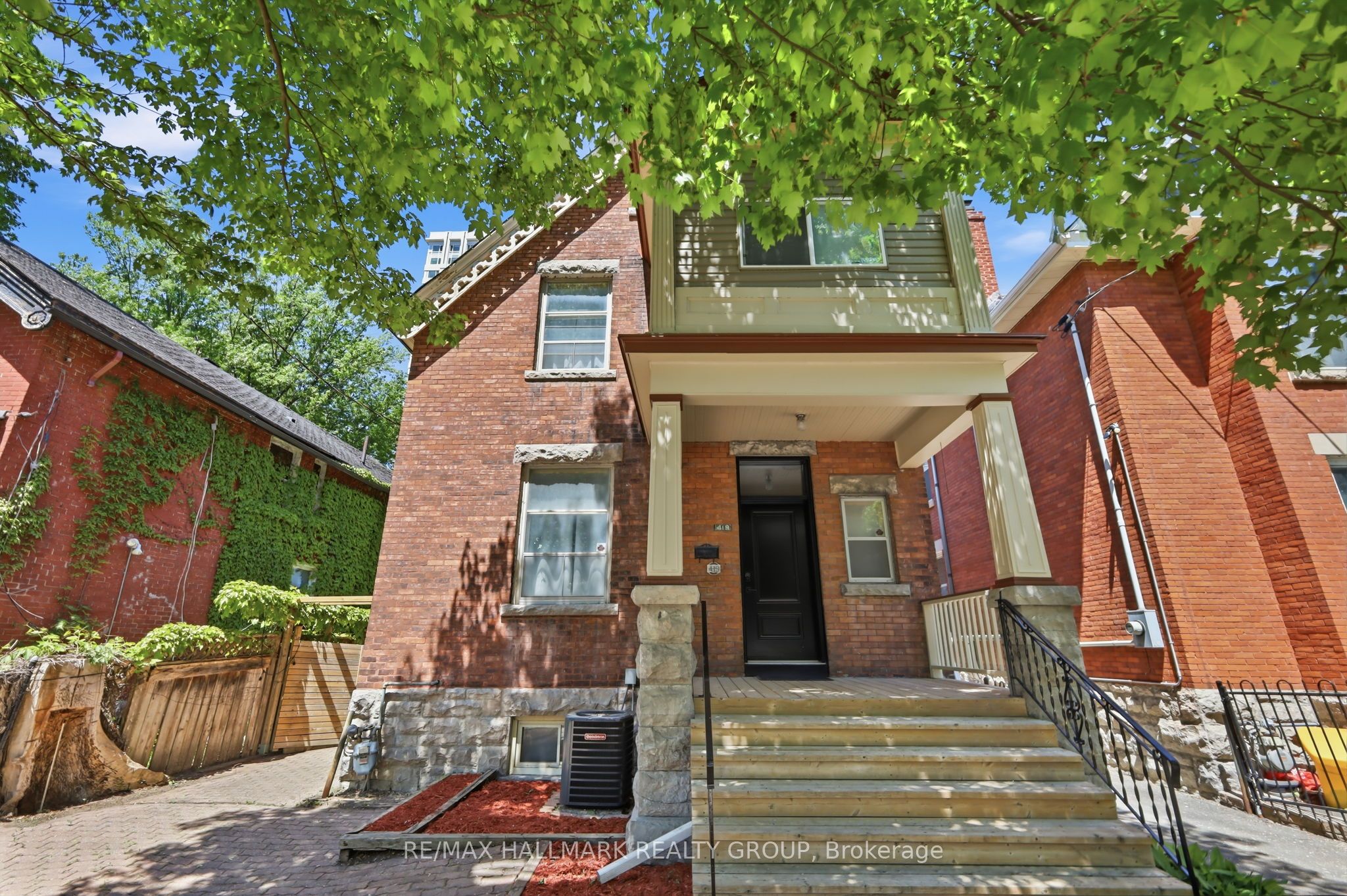 419 BESSERER Street, Lower Town - Sandy Hill, ON K1N 6B9 photo 3
