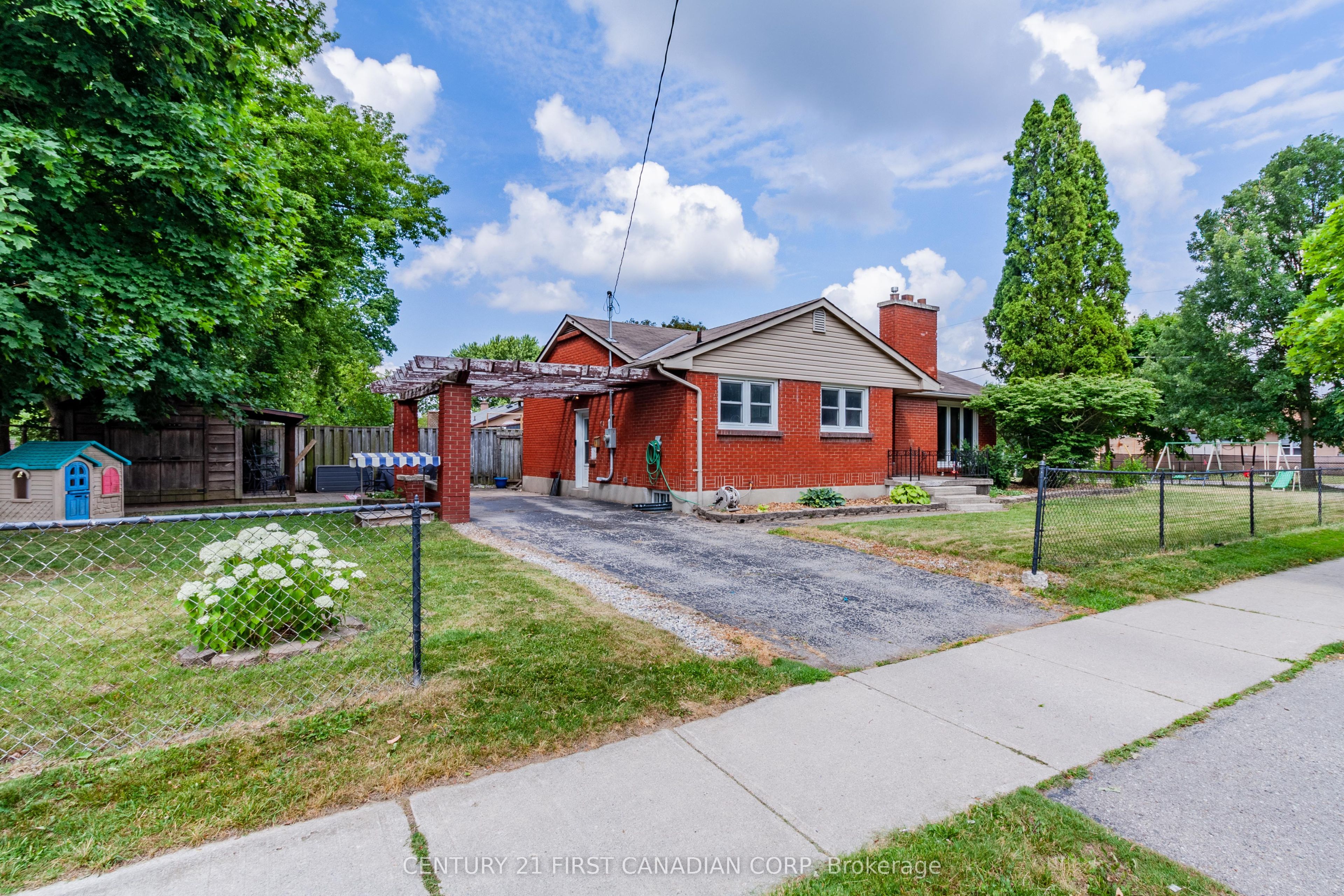 1721 Moffatt Avenue, London East, ON N5W 2A2 photo 2