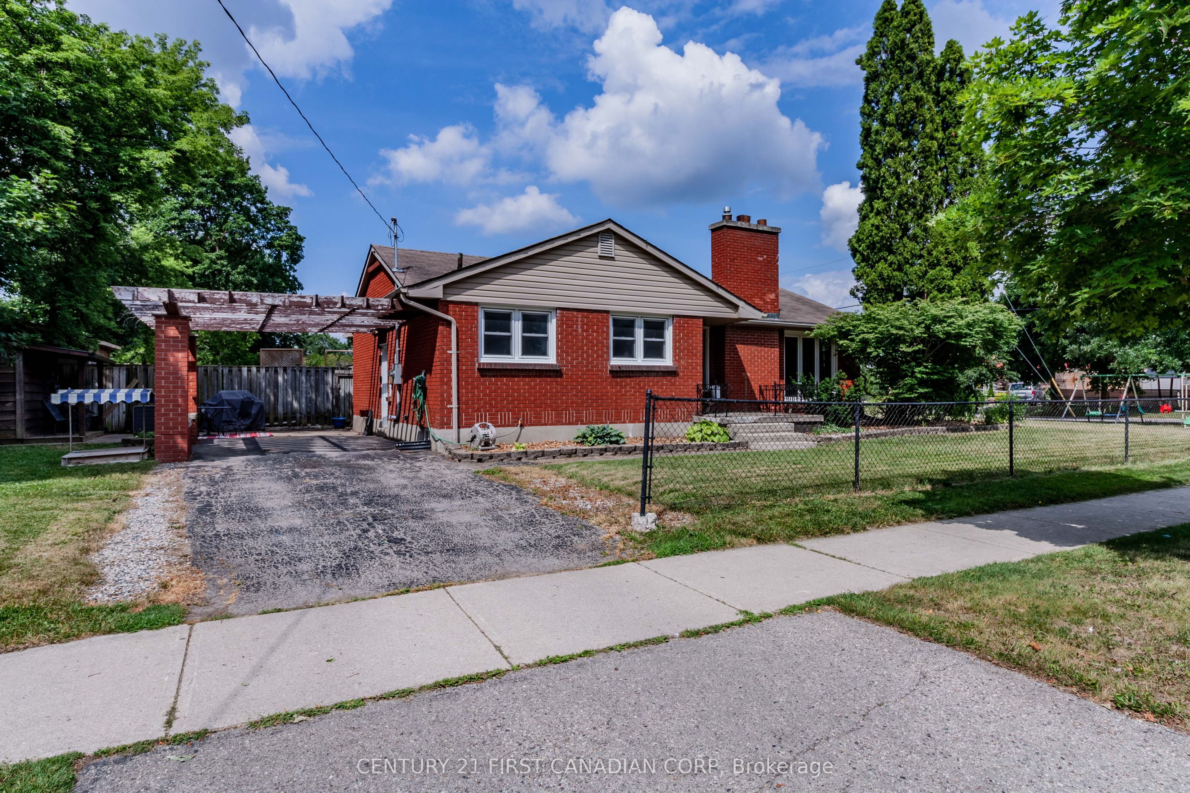 1721 Moffatt Avenue, London East, ON N5W 2A2 photo 3
