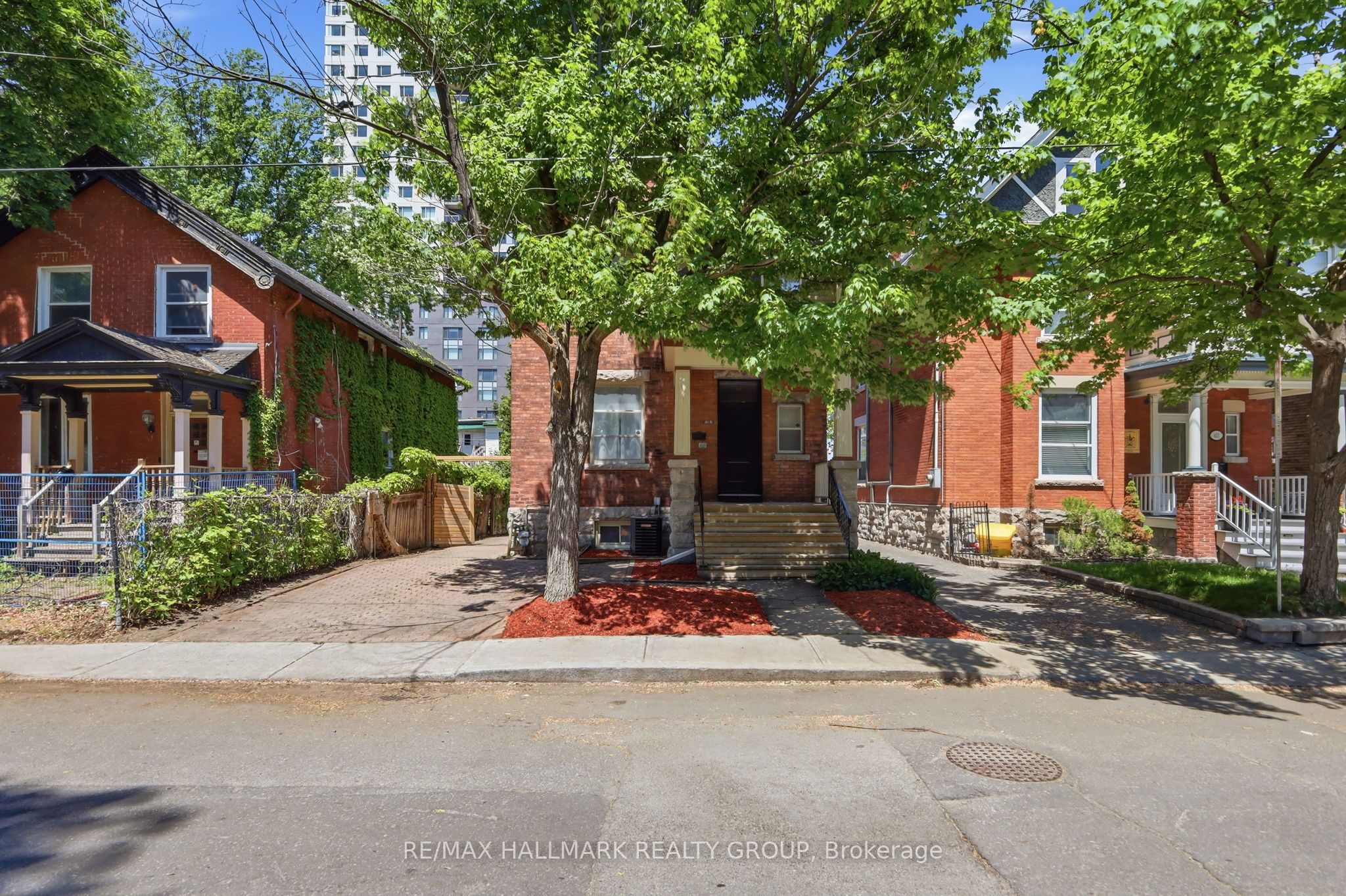 419 BESSERER Street, Lower Town - Sandy Hill, ON K1N 6B9 photo 2