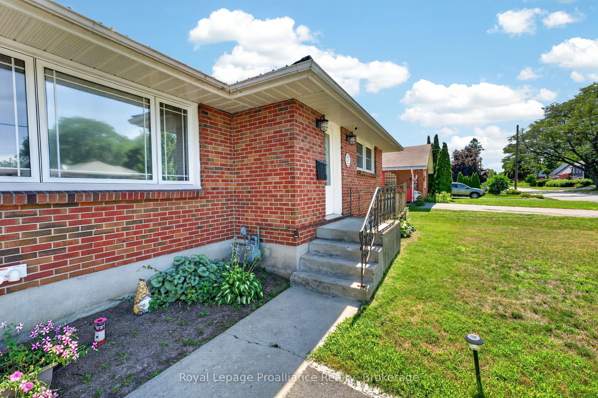 81 Crestview Avenue, Belleville, ON K8N 1W6 photo 3