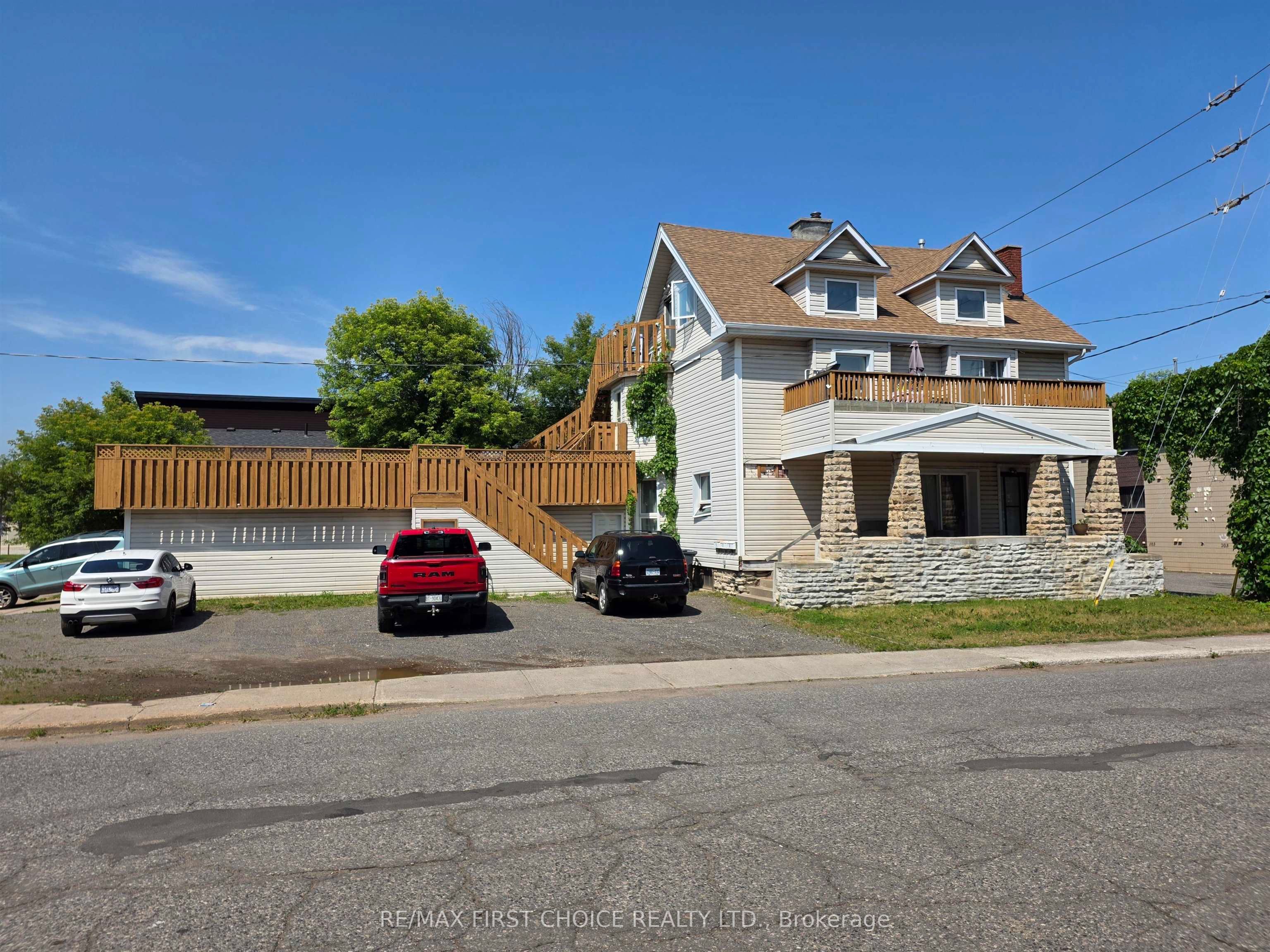 711 Ridgeway Street E, Thunder Bay, ON P7E 5H3 photo 2