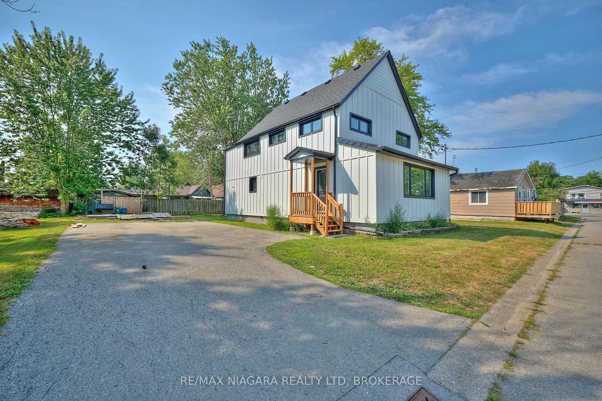 19 Maccabee Avenue Lower, Fort Erie, ON L2A 1C7 photo 2