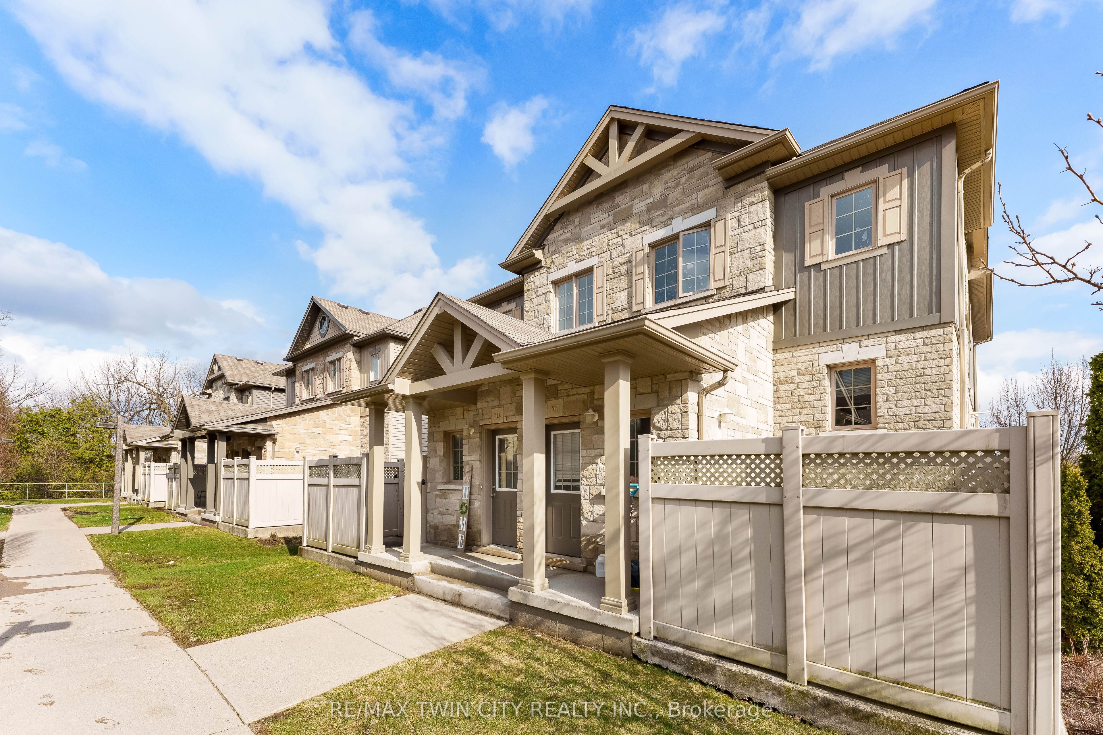 931 Glasgow Street 5B, Kitchener, ON N2N 0B6 photo 2