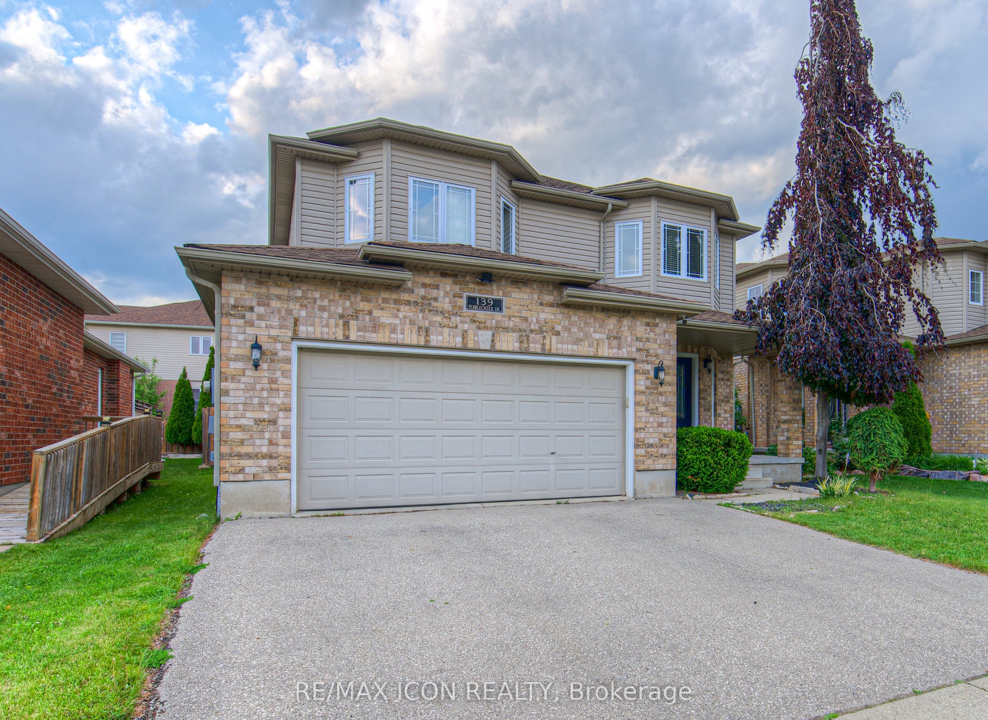 139 Pebblecreek Drive, Kitchener, ON N2A 4M4 photo 2