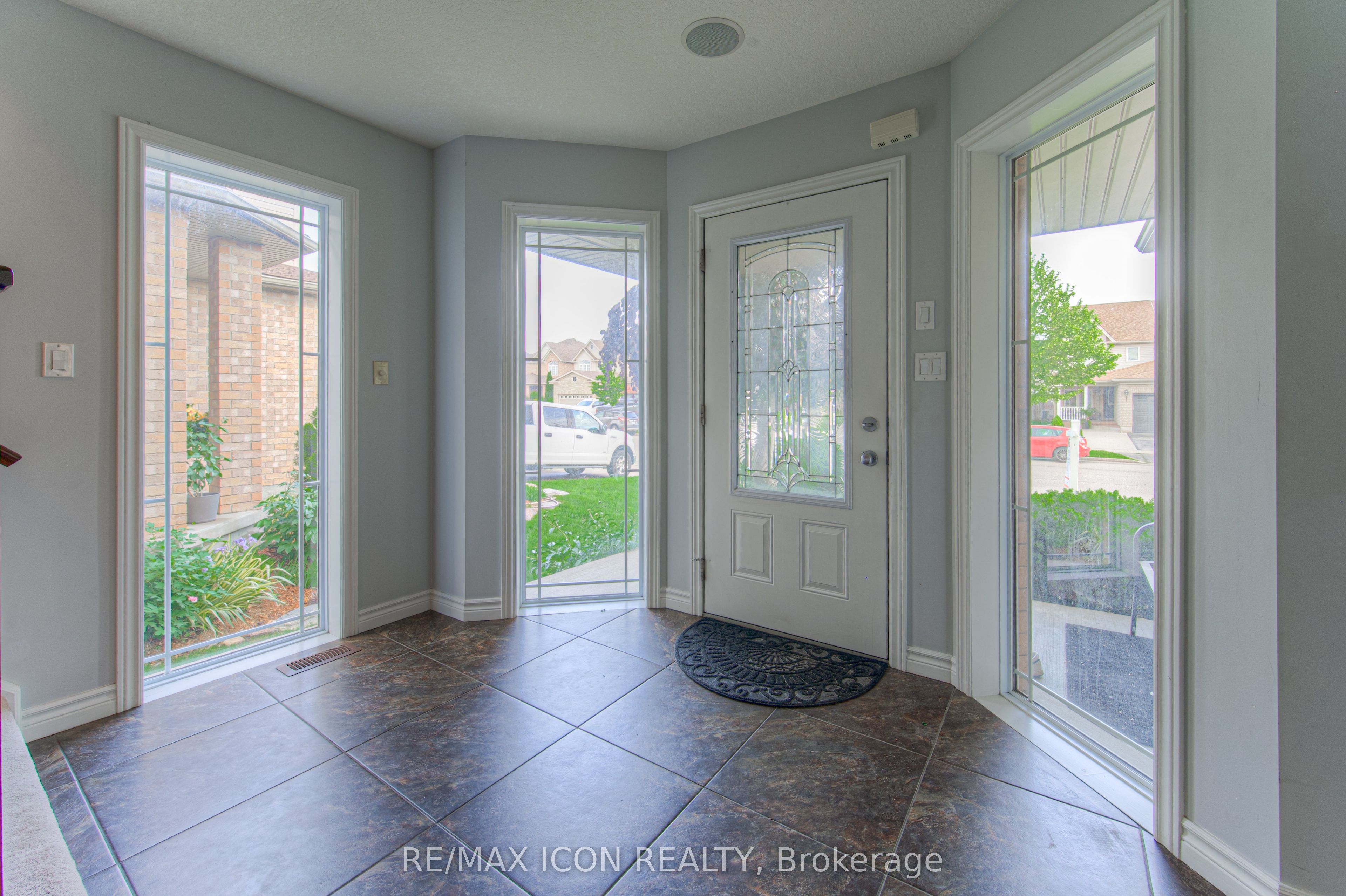 139 Pebblecreek Drive, Kitchener, ON N2A 4M4 photo 4
