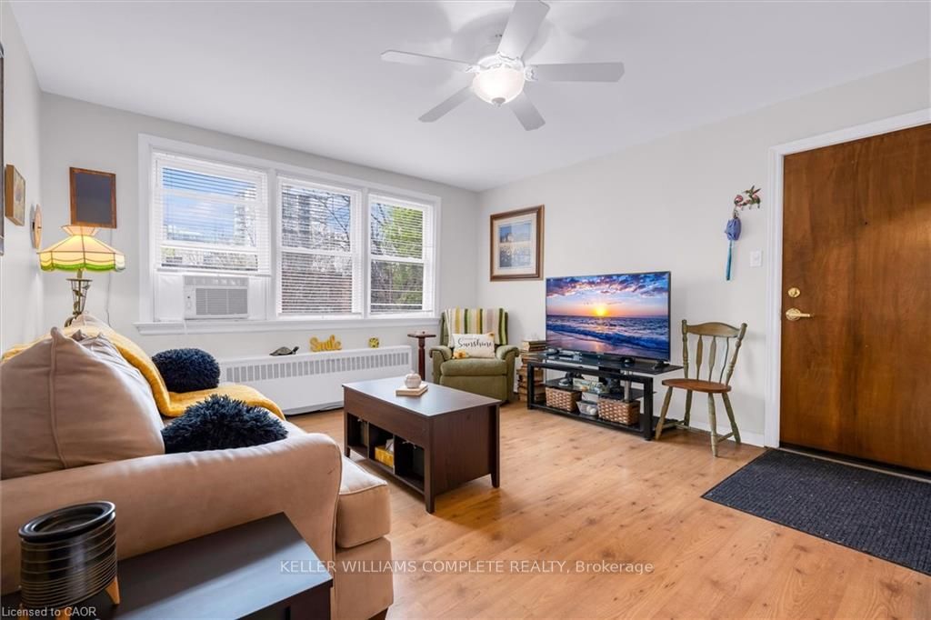 4 Robinson Street 14, Hamilton, ON L8P 1Y5 photo 3