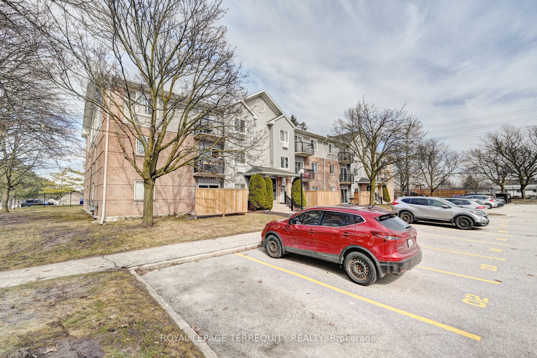 276 Eiwo Court 307, Waterloo, ON N2K 3M6 photo 2