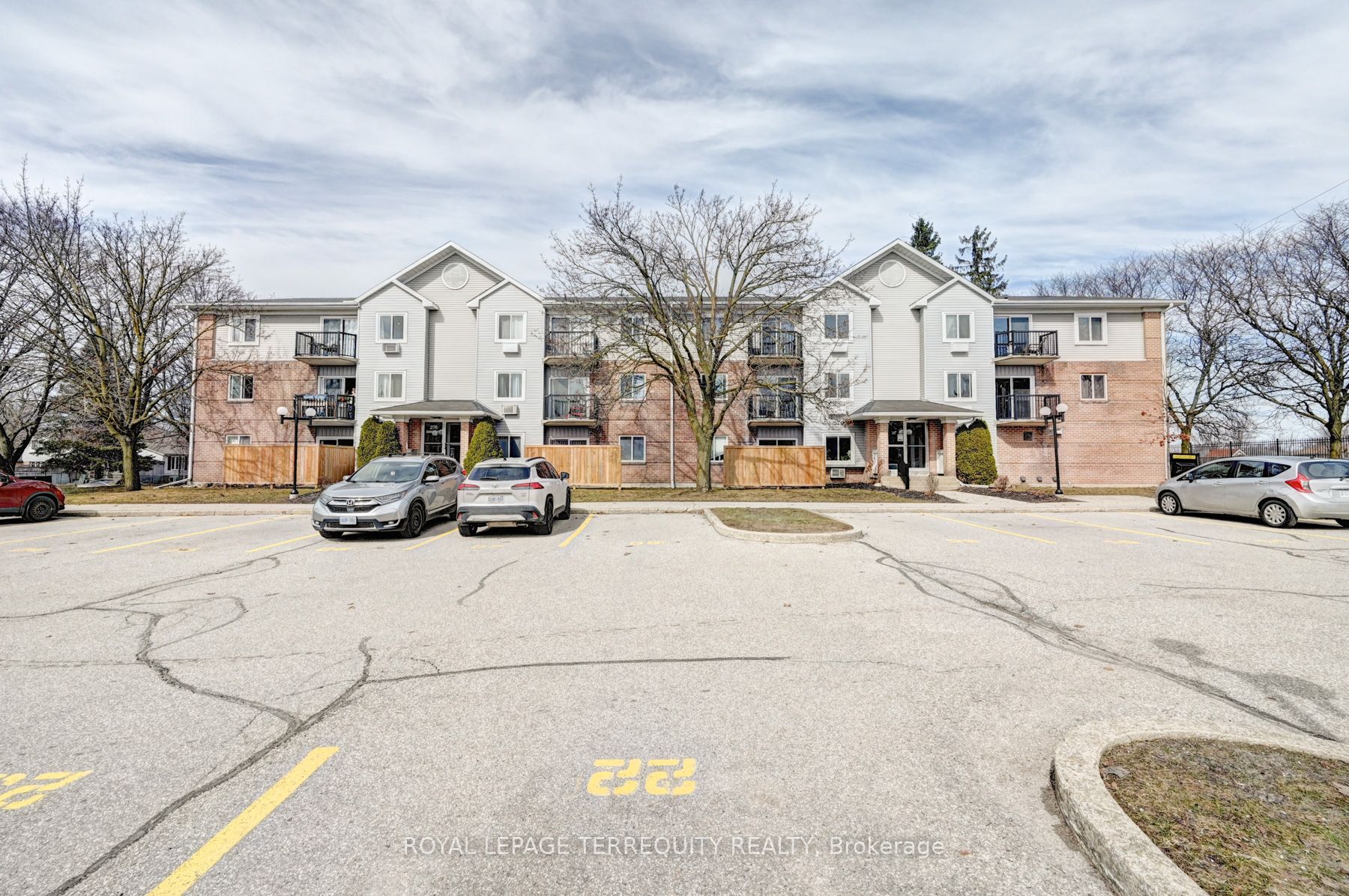 276 Eiwo Court 307, Waterloo, ON N2K 3M6 photo 3