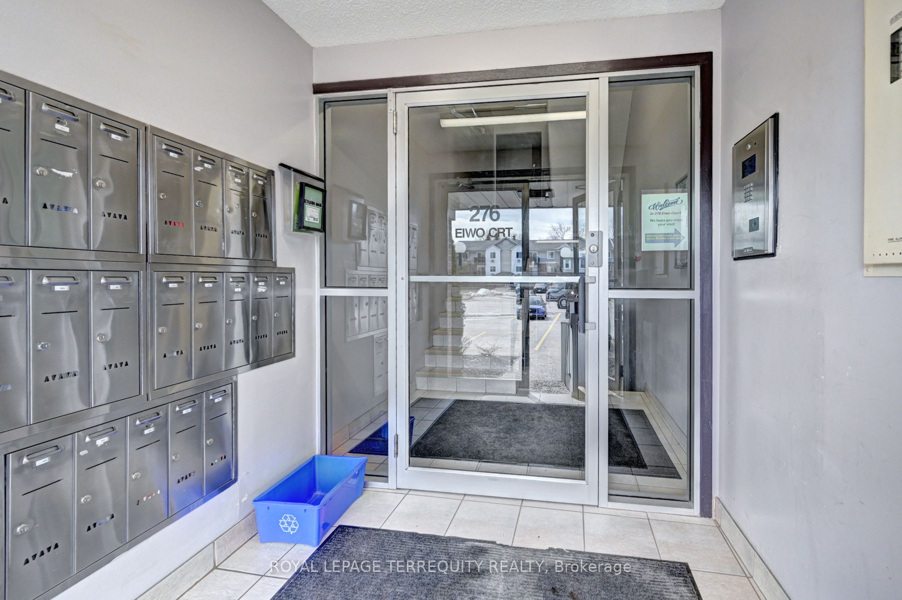 276 Eiwo Court 307, Waterloo, ON N2K 3M6 photo 4