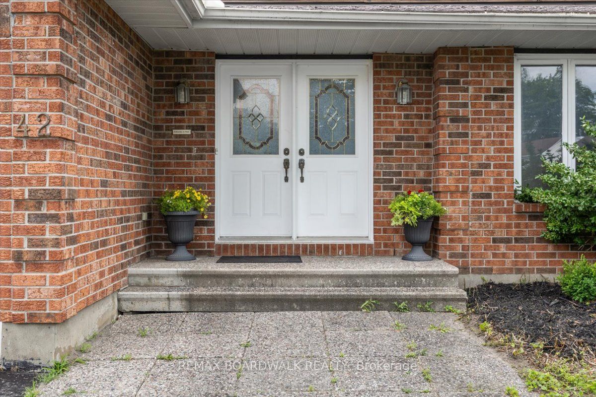 42 Pickwick Drive, Barrhaven, ON K2J 3E7 photo 4
