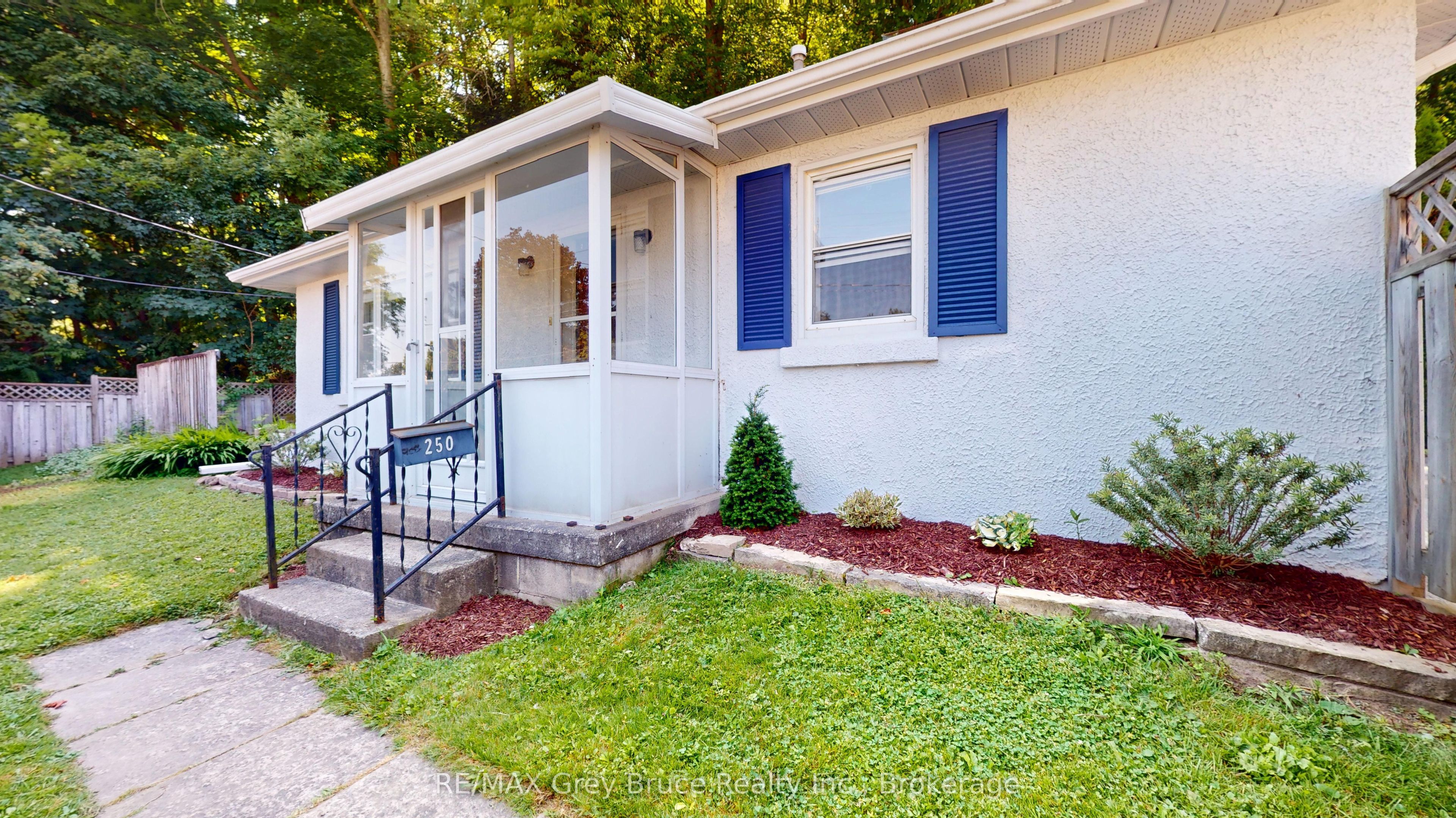 250 2nd Avenue E, Owen Sound, ON N4K 2E6 photo 3
