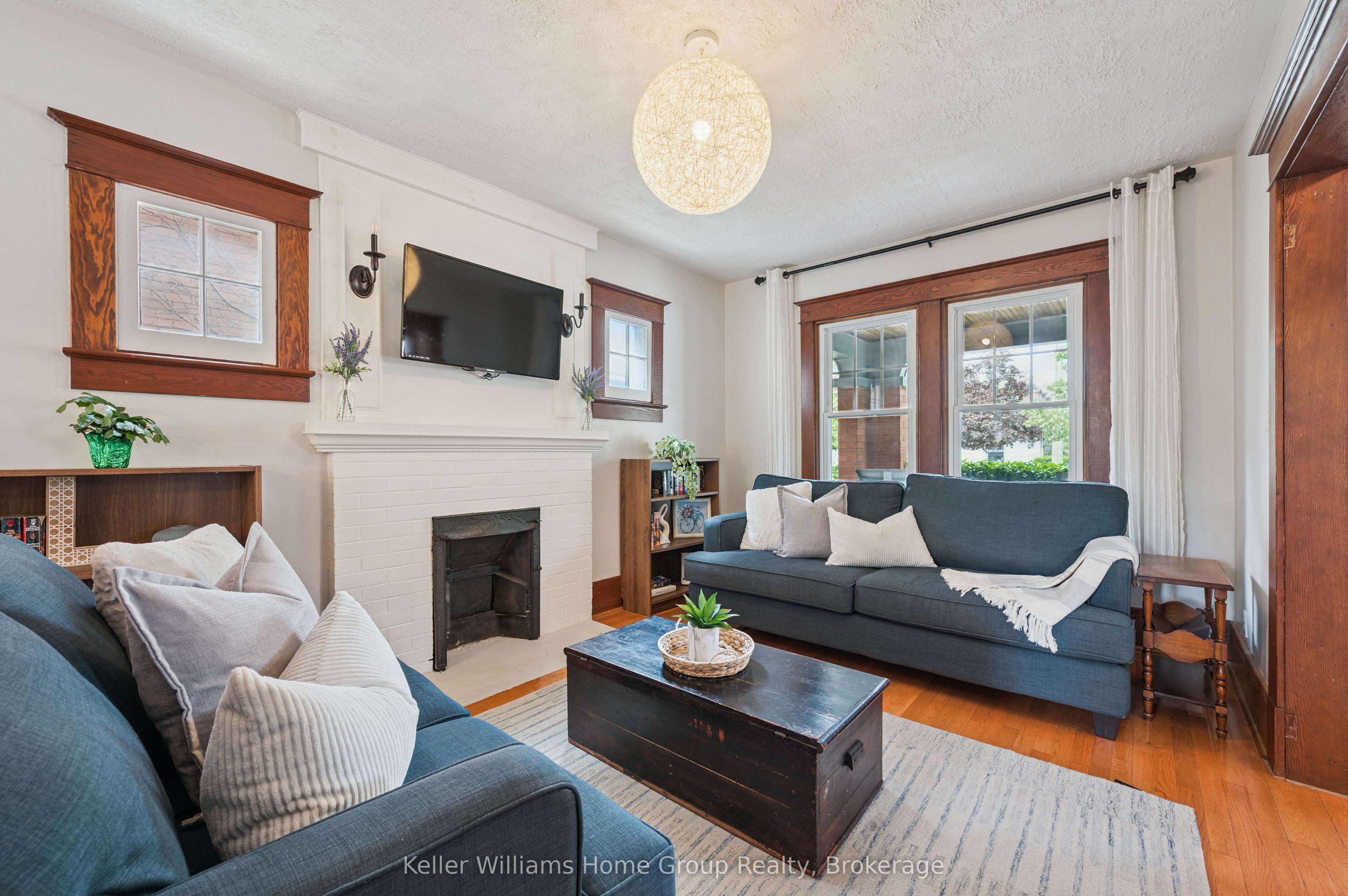 16 GLASGOW Street N, Guelph, ON N1H 4V4 photo 2