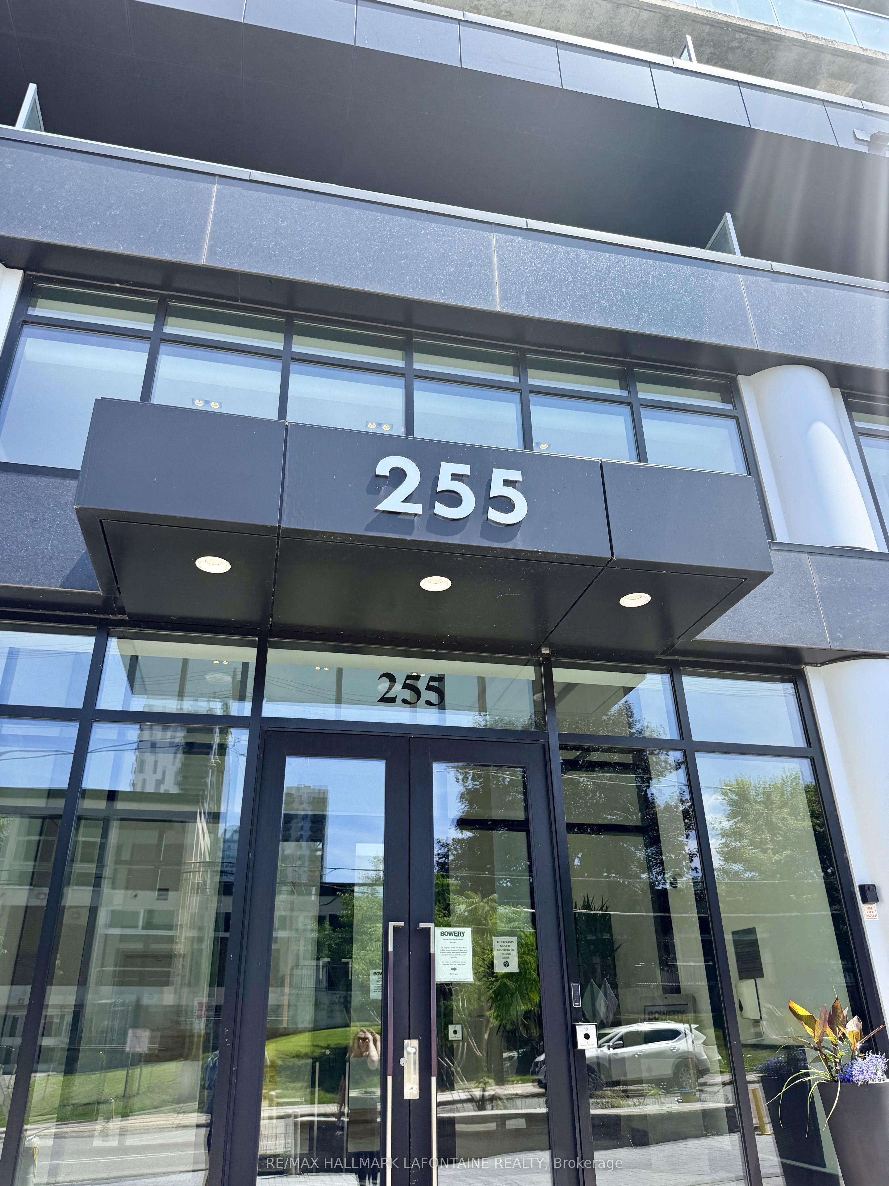 255 Bay Street 207, Ottawa Centre, ON K1R 0C5 photo 3