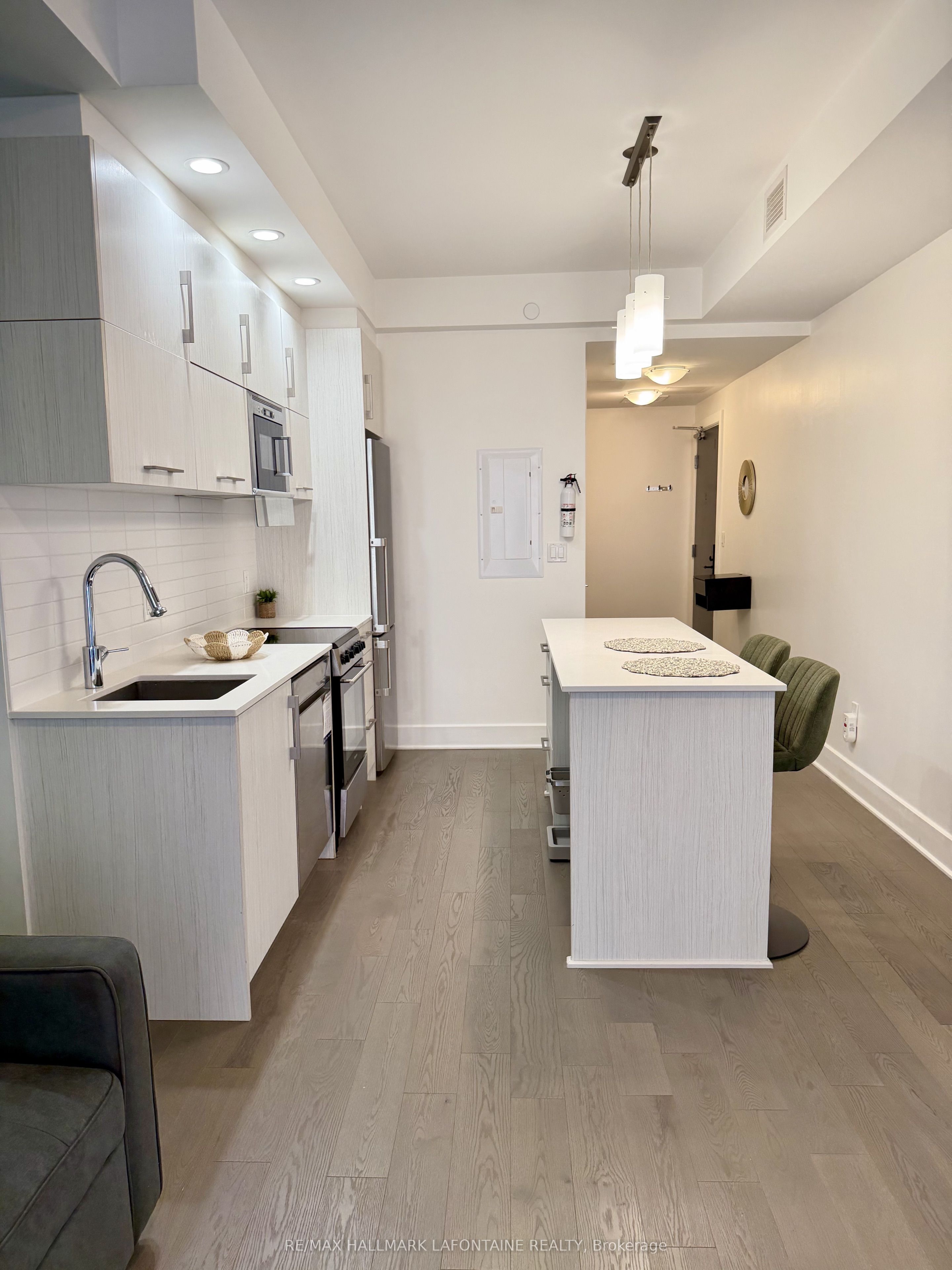 255 Bay Street 207, Ottawa Centre, ON K1R 0C5 photo 4