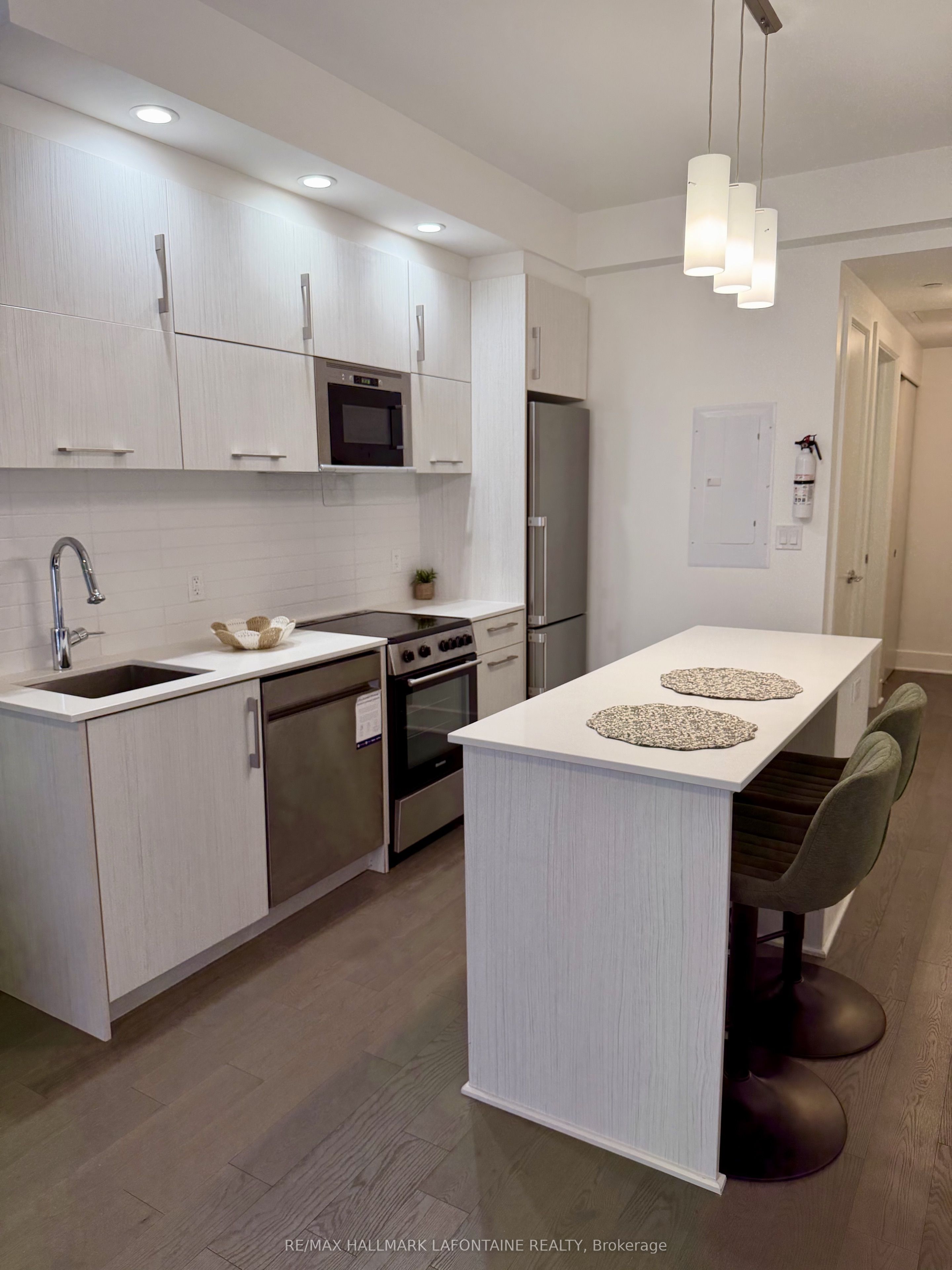 255 Bay Street 207, Ottawa Centre, ON K1R 0C5 photo 5
