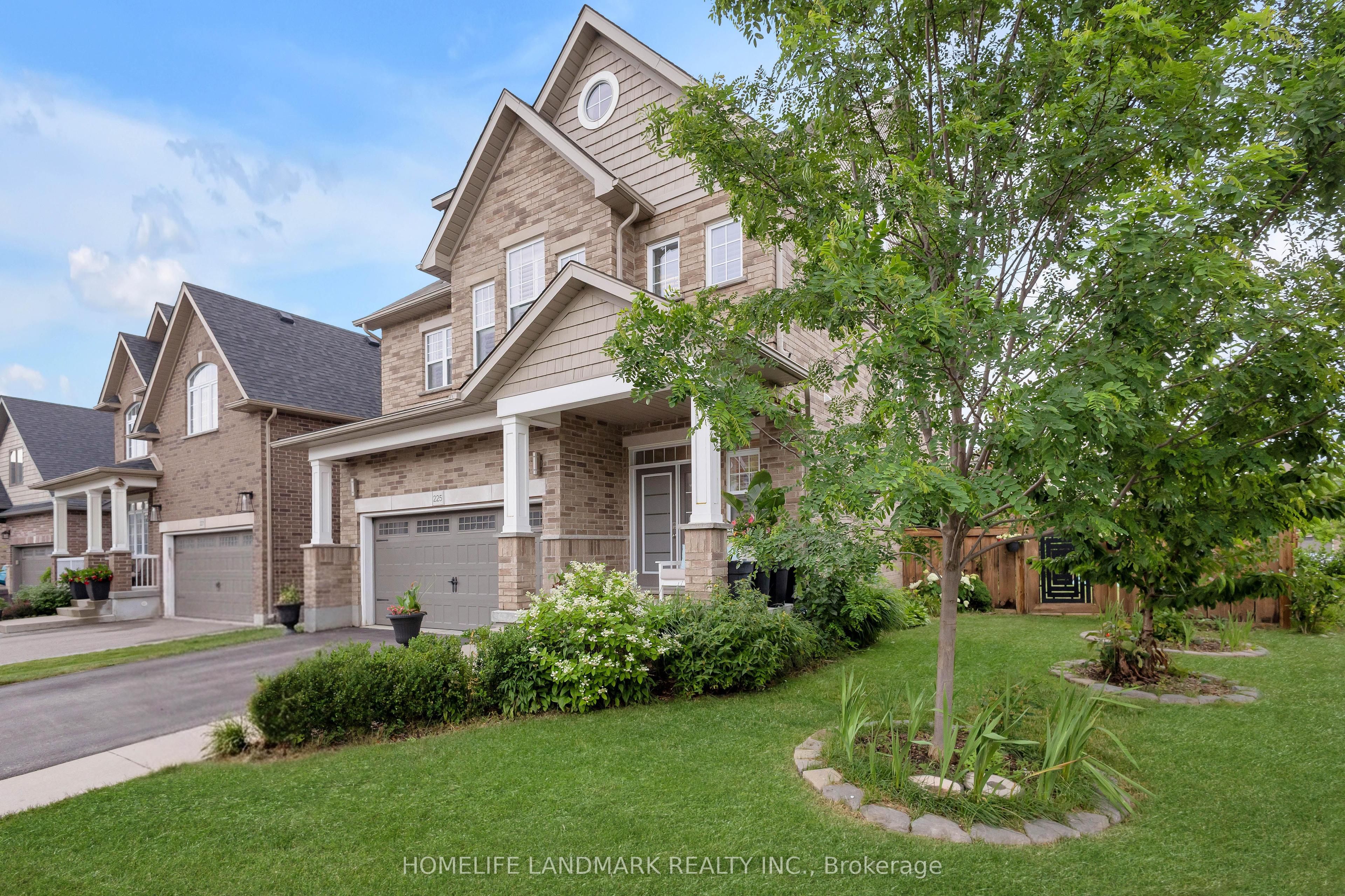 225 TREMAINE Crescent, Kitchener, ON N2A 4L9 photo 2
