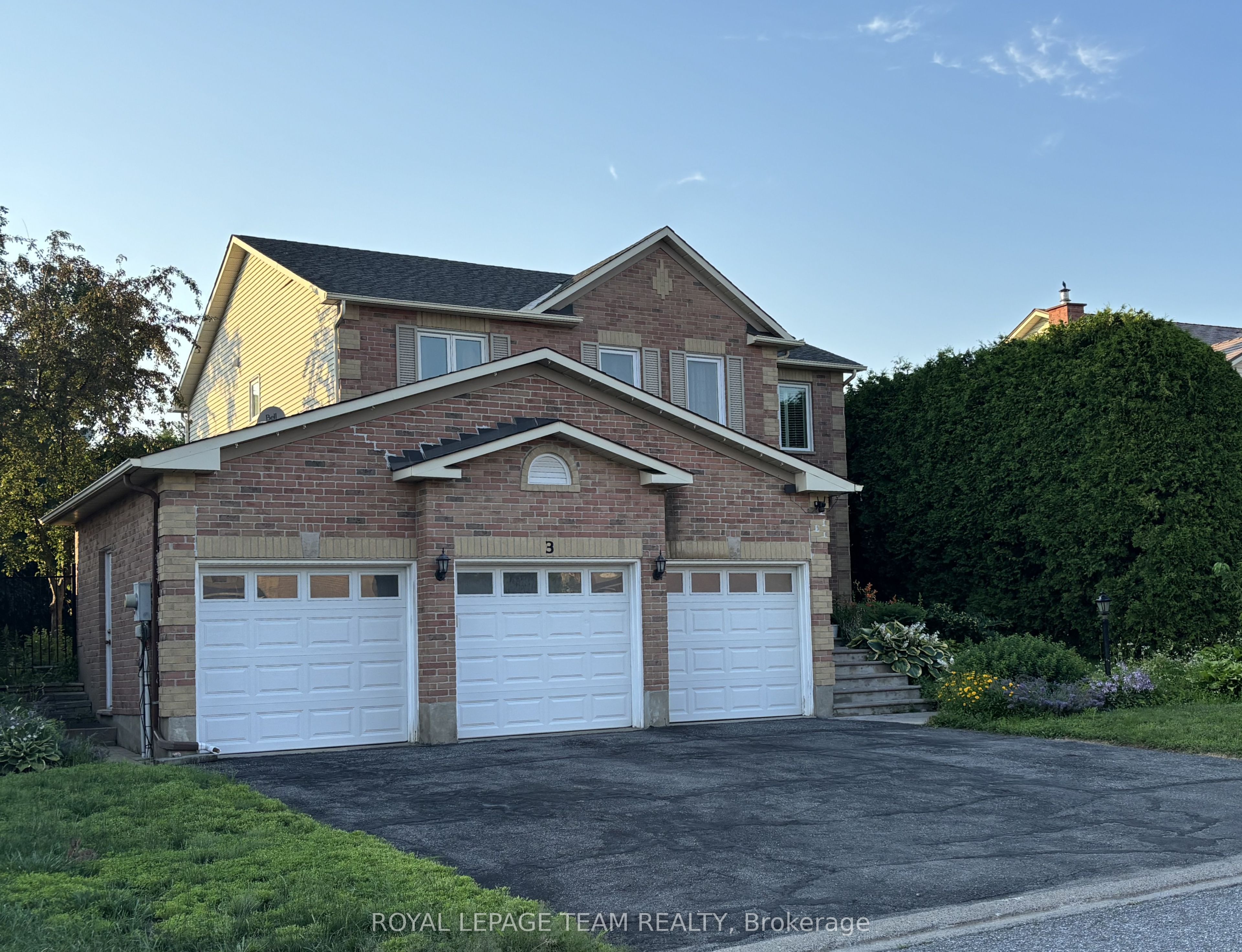 3 Tower Hill Crescent, Kanata, ON K2M 1R4 photo 2