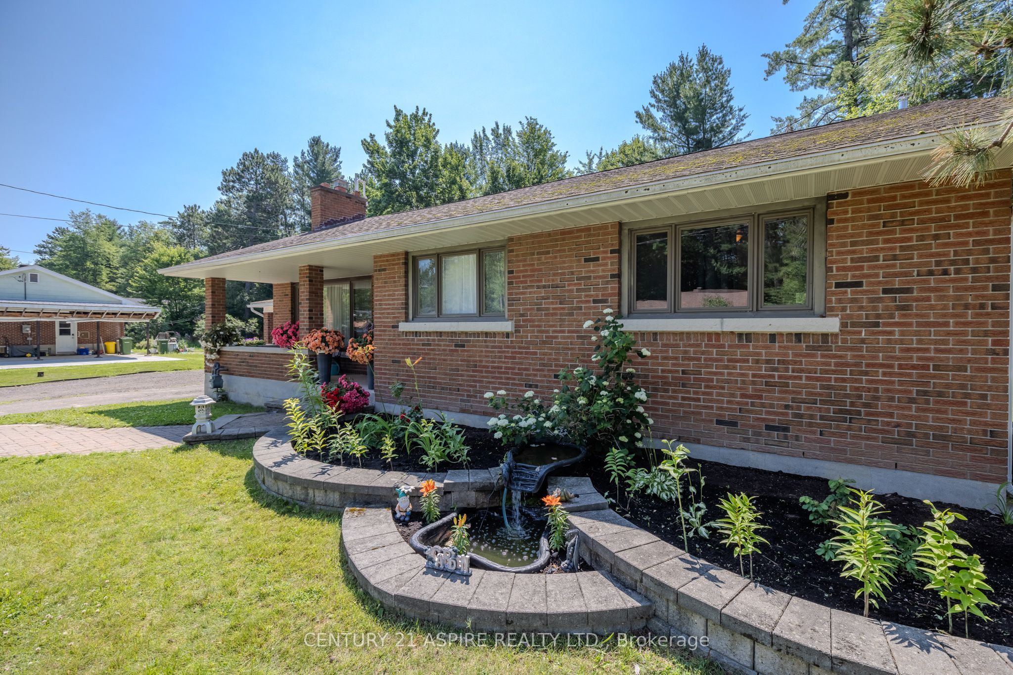 20 Kramer Avenue, Petawawa, ON K8H 2A2 photo 3