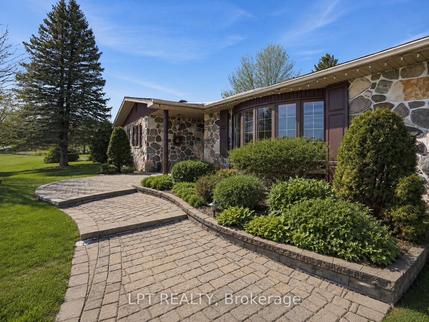 10 Orchard Street, Hawkesbury, ON K6A 2V7 photo 2