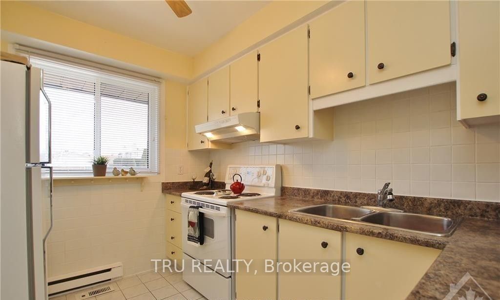 302 Craig Henry Drive B, South of Baseline to Knoxdale, ON K2G 4H5 photo 5