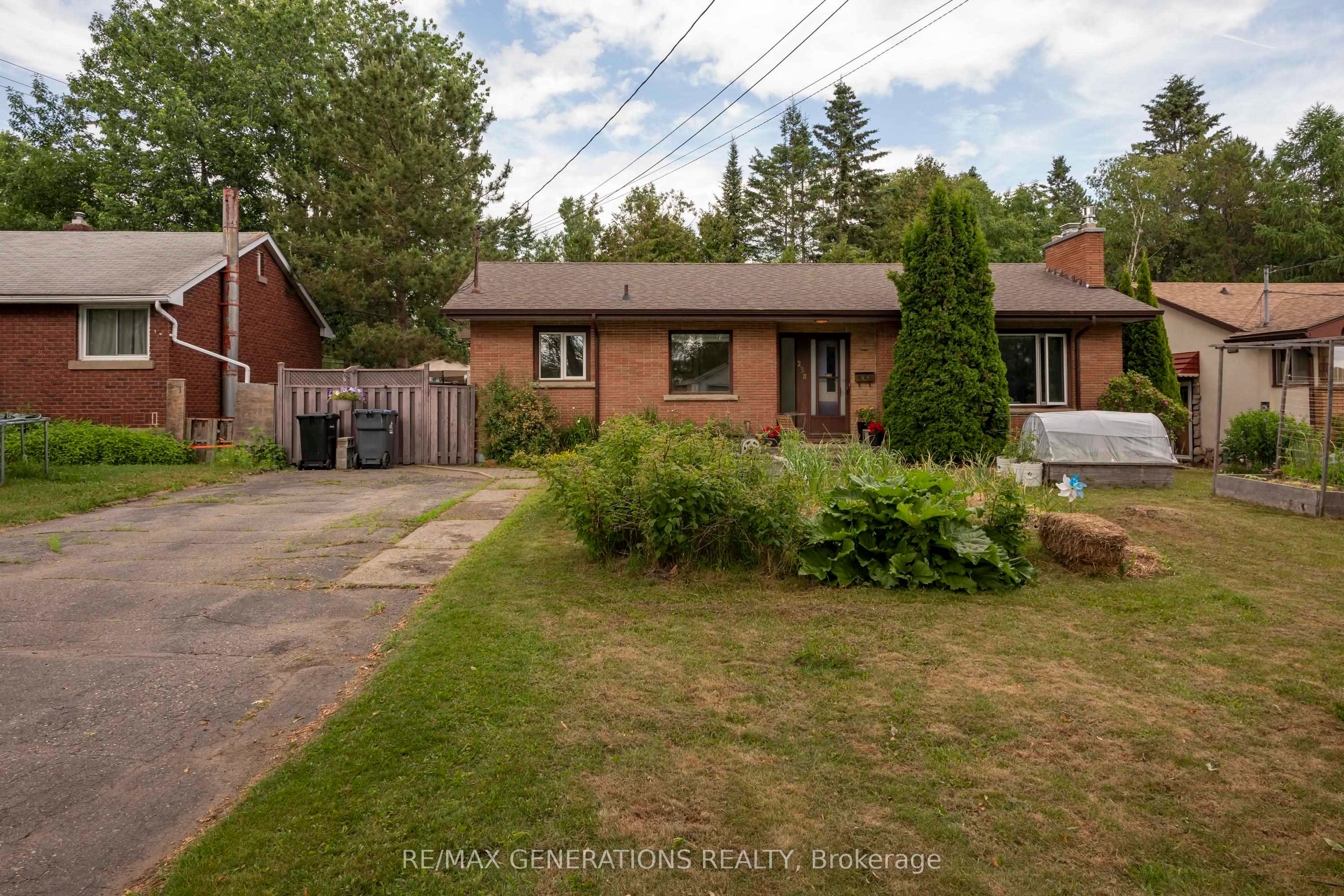 238 NELSON Street, Thunder Bay, ON P7A 2L7