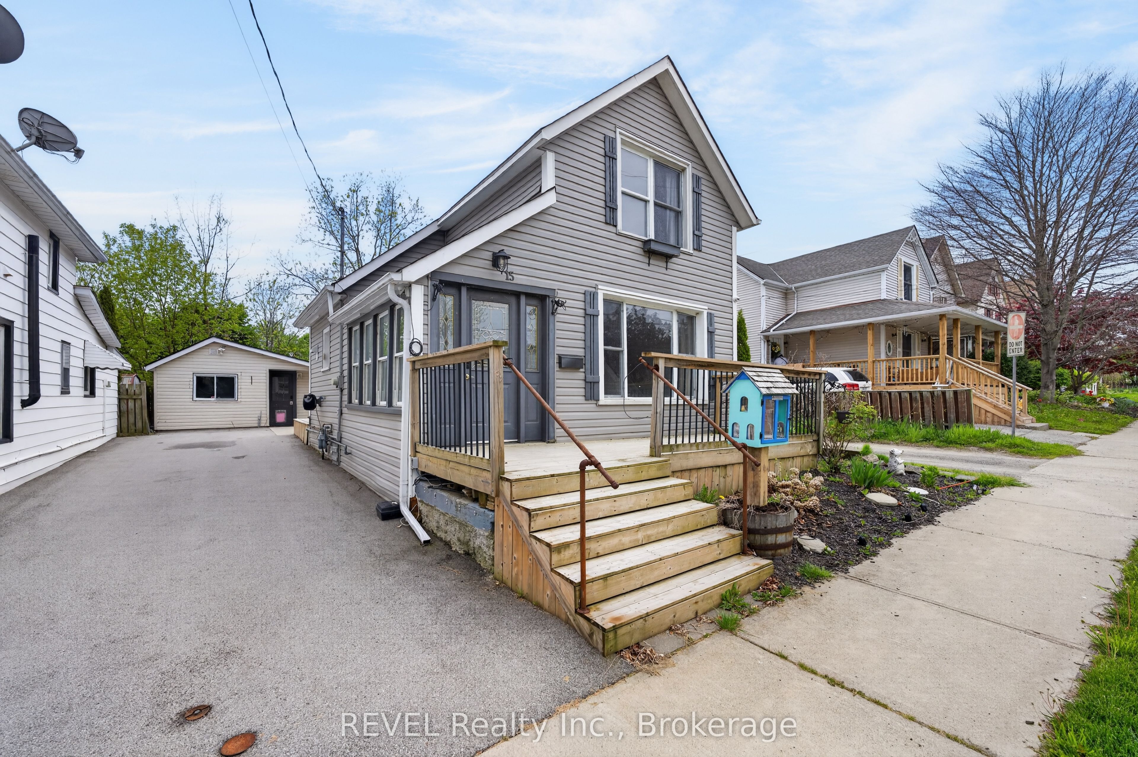 15 Phipps Street, Fort Erie, ON L2A 2V1