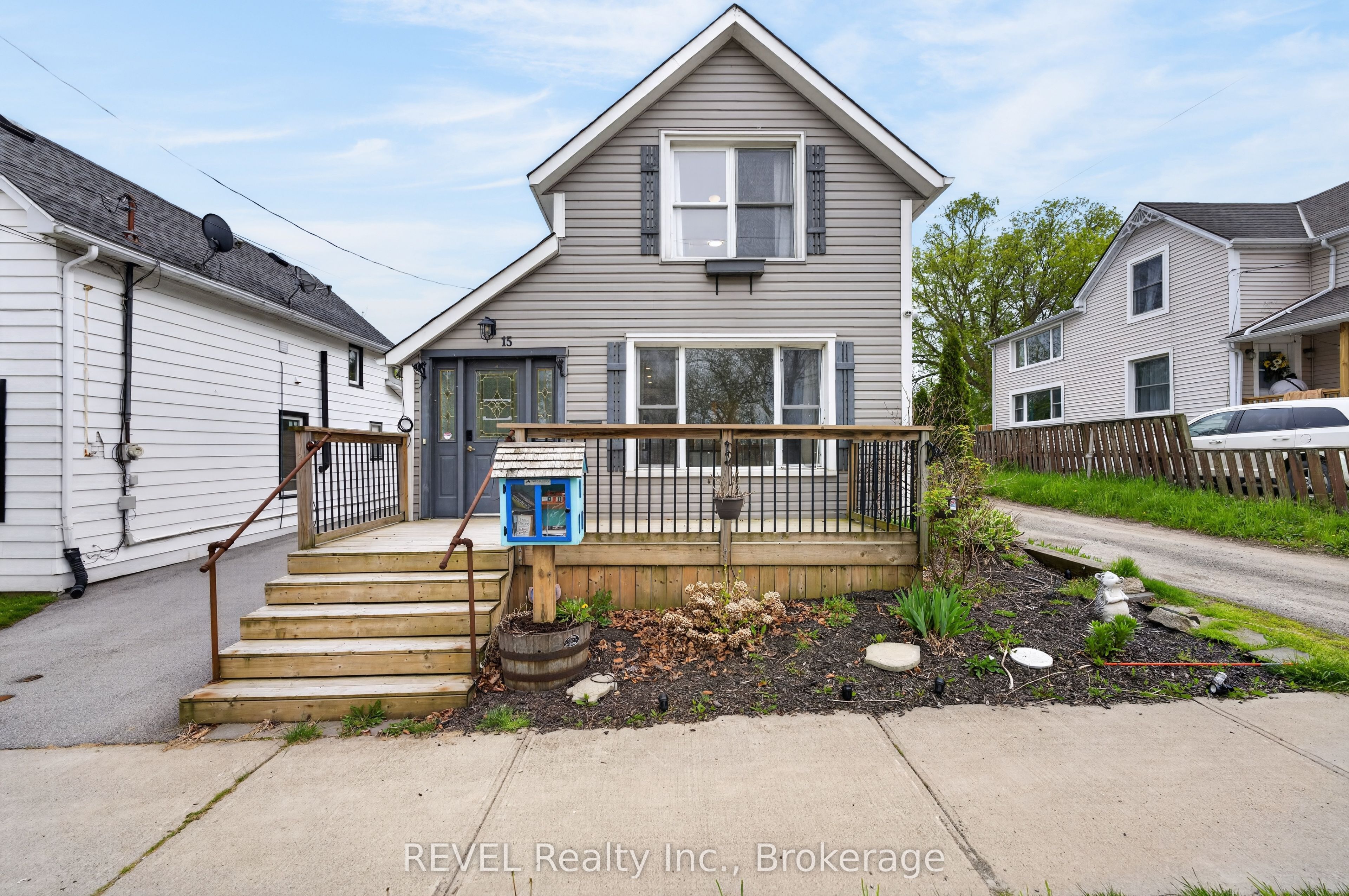15 Phipps Street, Fort Erie, ON L2A 2V1 photo 2
