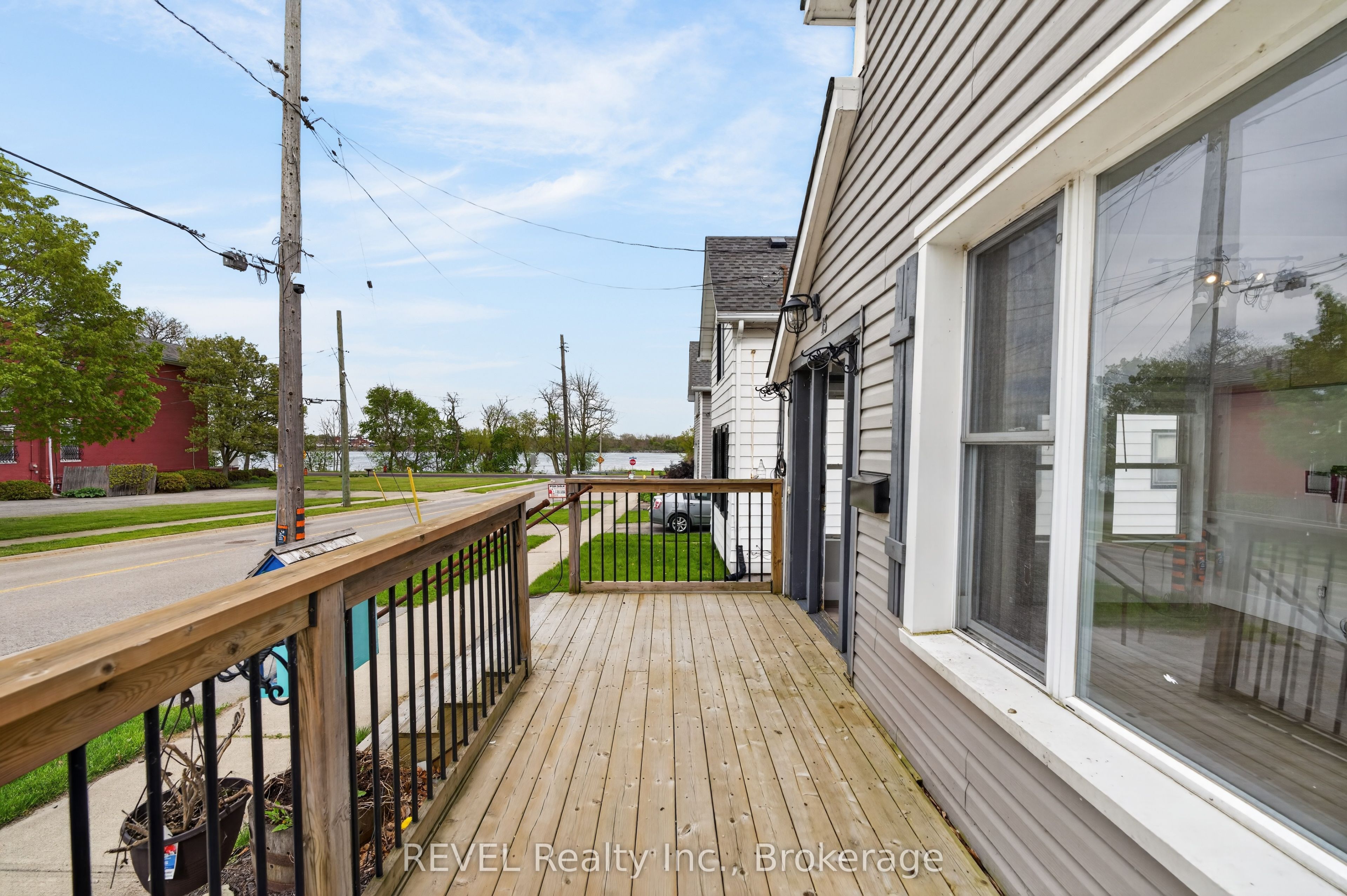 15 Phipps Street, Fort Erie, ON L2A 2V1 photo 4