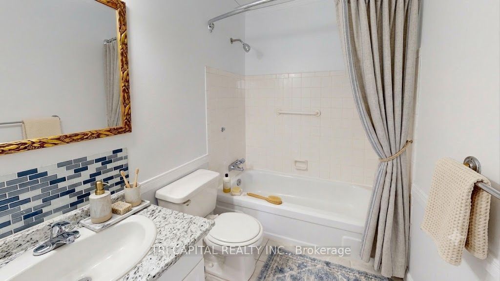 483 N Christina Street 303, Sarnia, ON N7T 5W3 photo 2