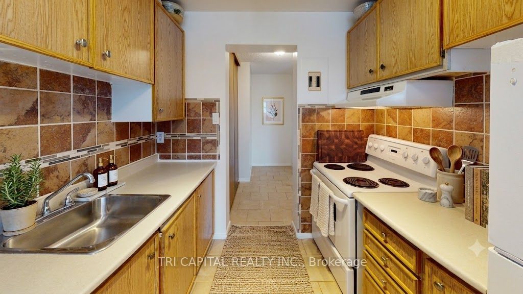 483 N Christina Street 303, Sarnia, ON N7T 5W3 photo 5