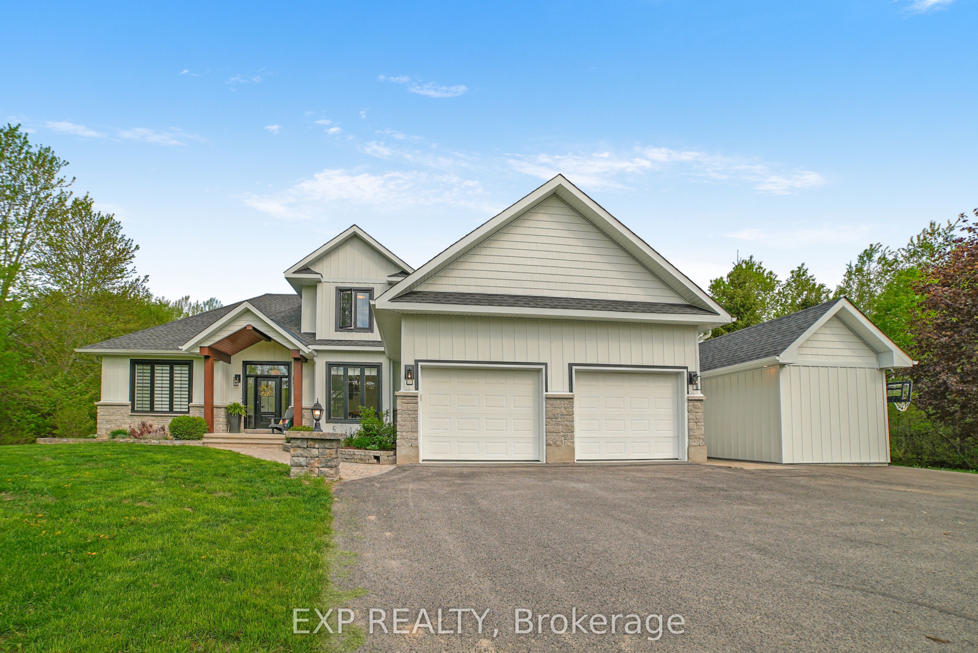 124 Wilbert Cox Drive, Carp - Huntley Ward, ON K0A 1L0 photo 2