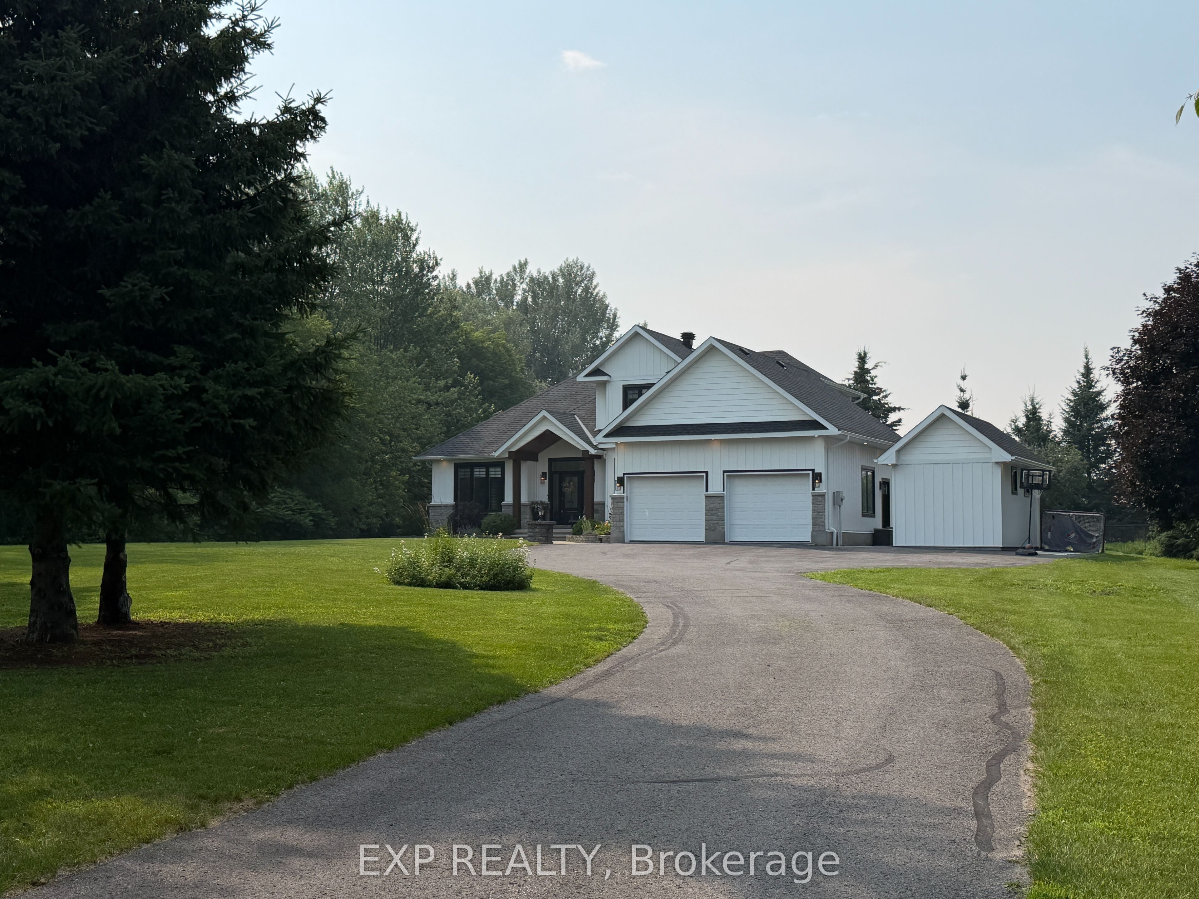 124 Wilbert Cox Drive, Carp - Huntley Ward, ON K0A 1L0 photo 3
