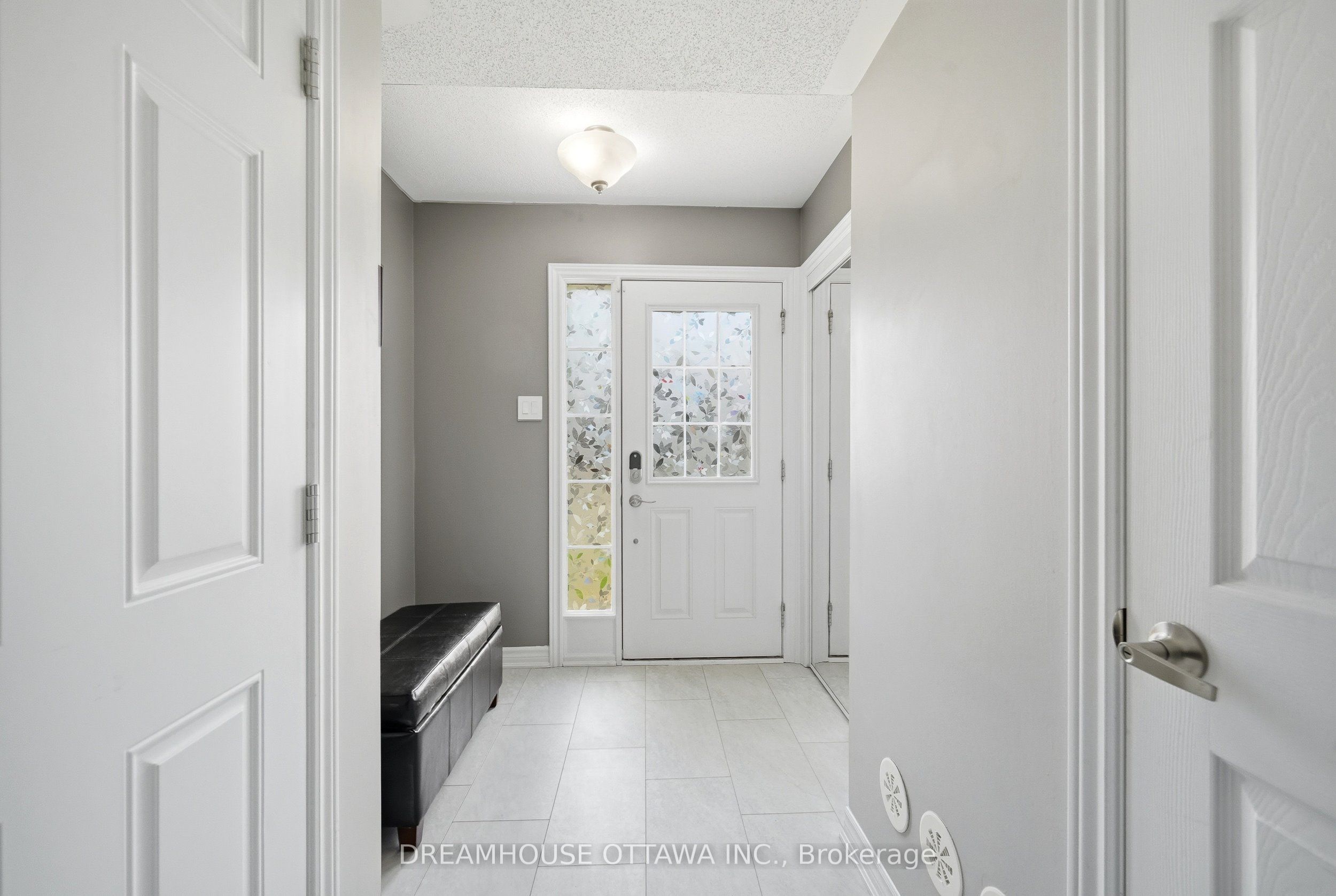 124 Pennant Avenue, Barrhaven, ON K2J 5W6 photo 3