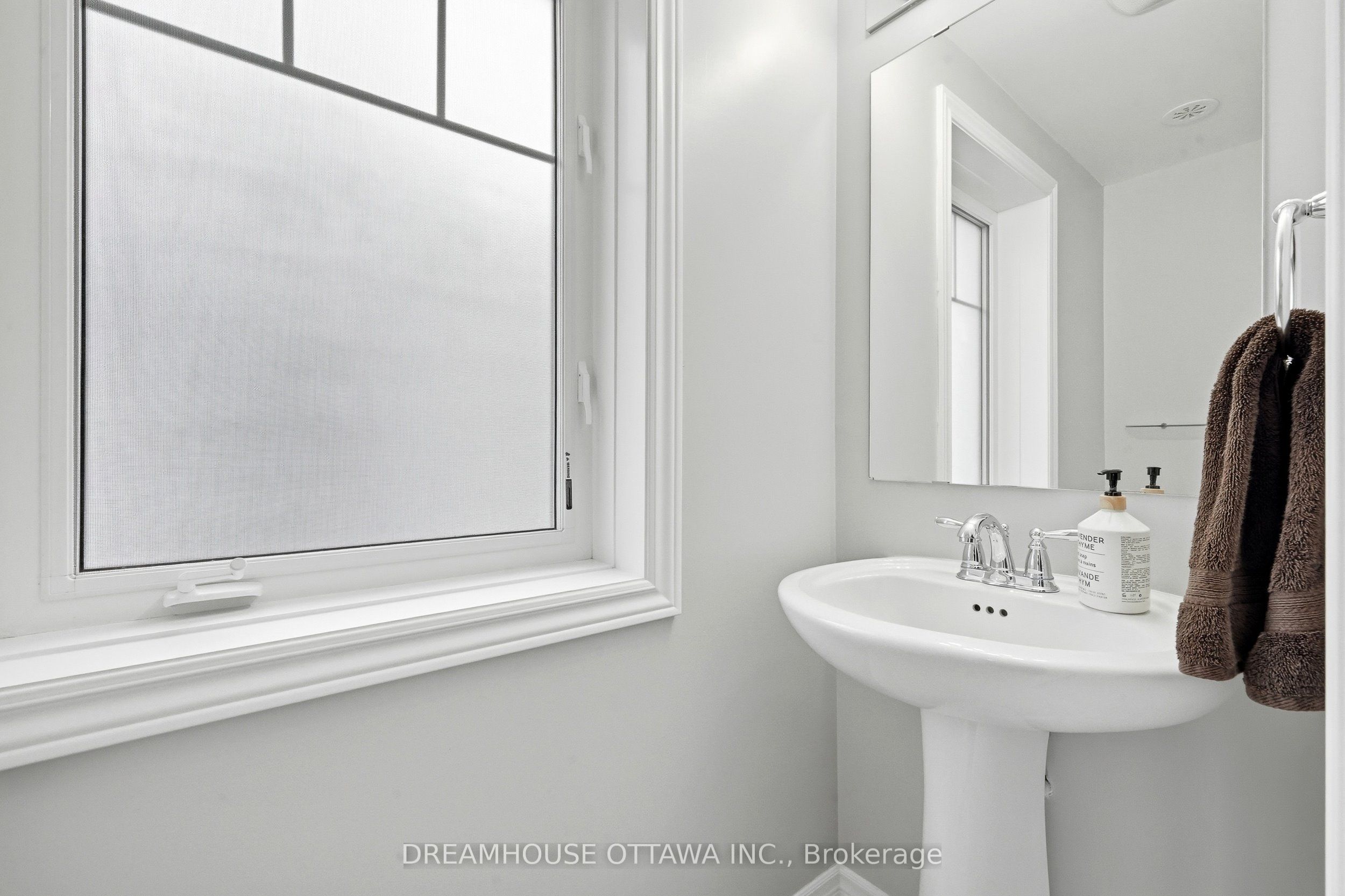 124 Pennant Avenue, Barrhaven, ON K2J 5W6 photo 5