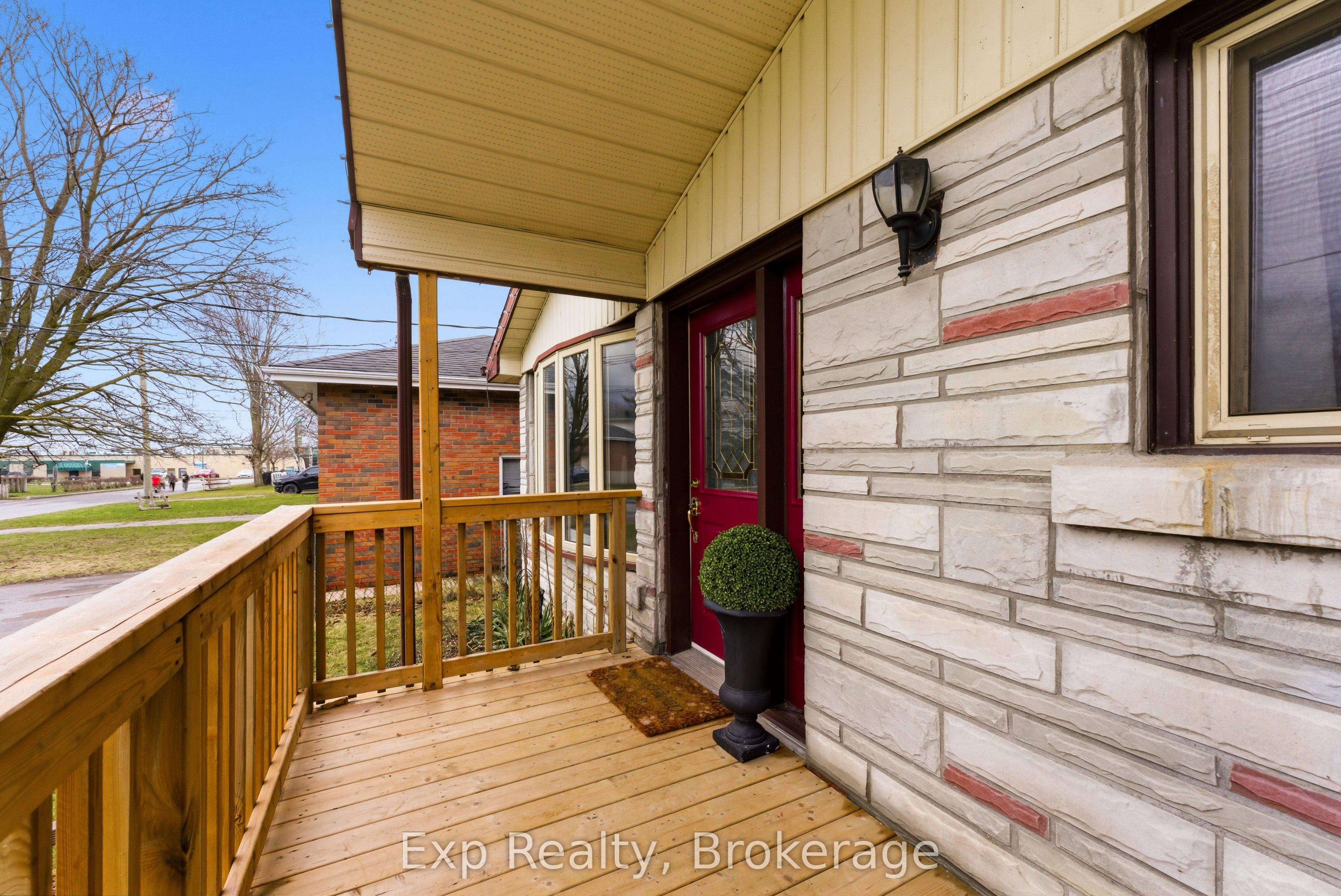 10 Plaza Square, Belleville, ON K8N 4J3 photo 4