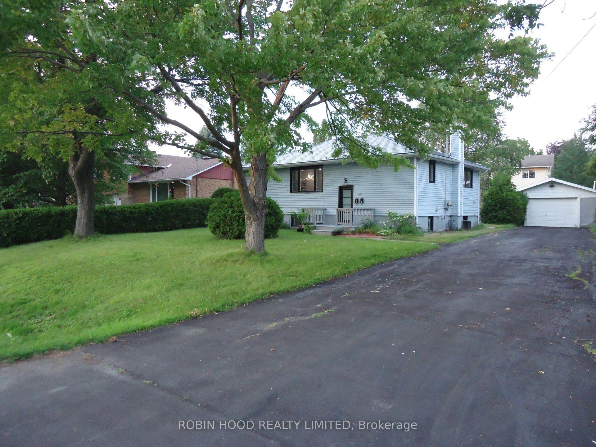 35 Tauvette Street A&B, Blackburn Hamlet, ON K1B 3A1