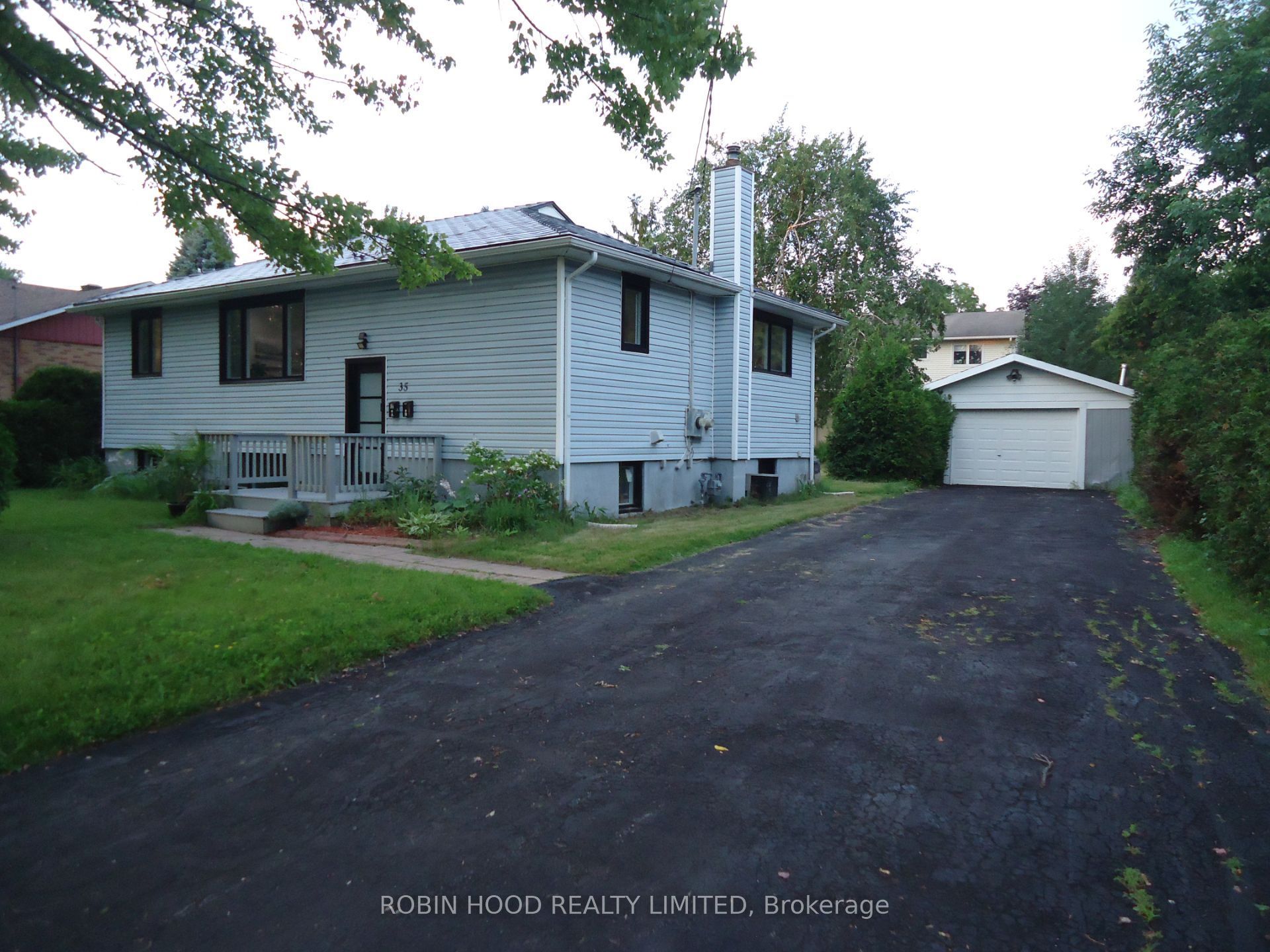 35 Tauvette Street A&B, Blackburn Hamlet, ON K1B 3A1 photo 2