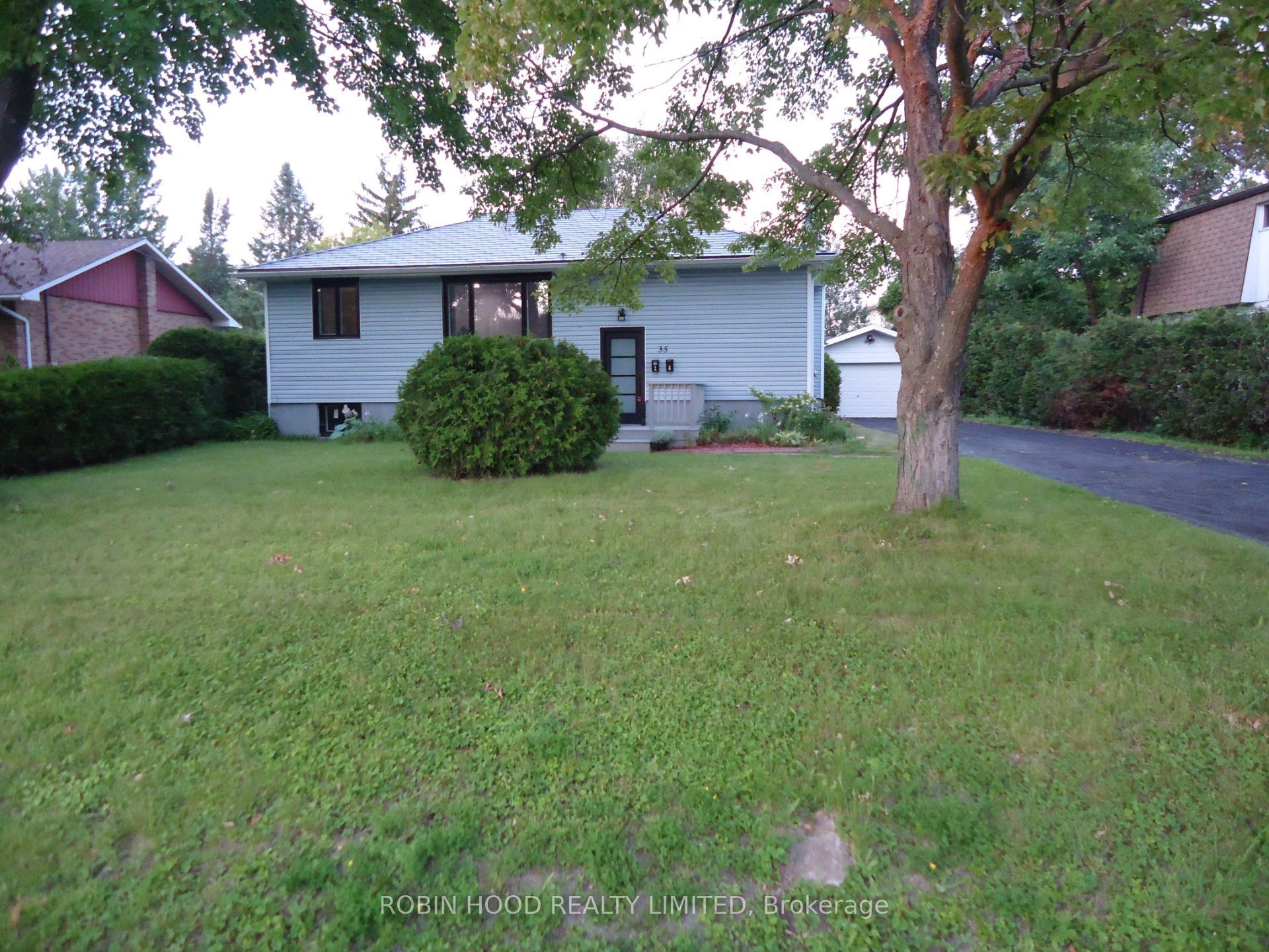 35 Tauvette Street A&B, Blackburn Hamlet, ON K1B 3A1 photo 4
