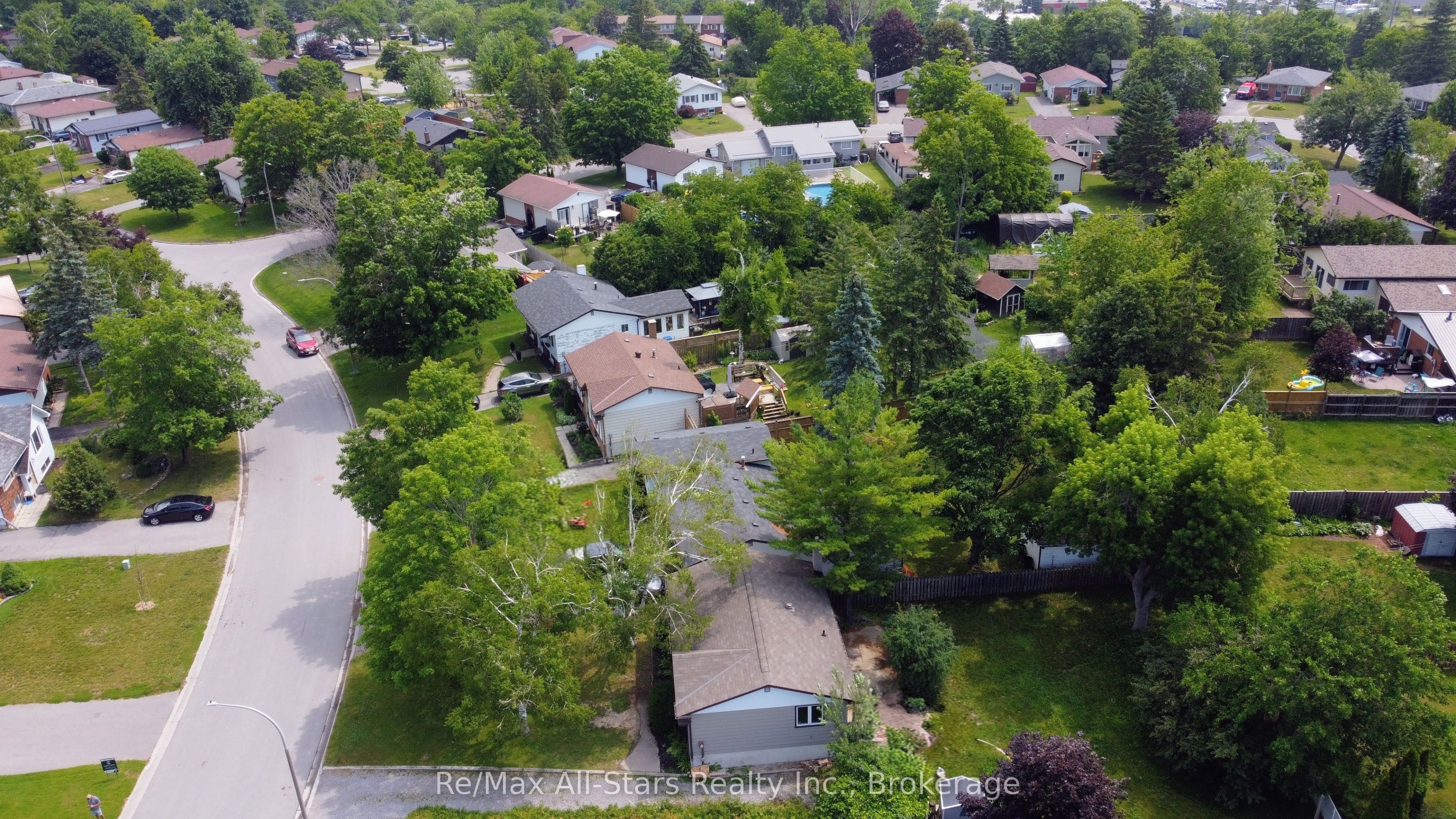1886 Croftdale Crescent, Peterborough, ON K9K 1J8 photo 2