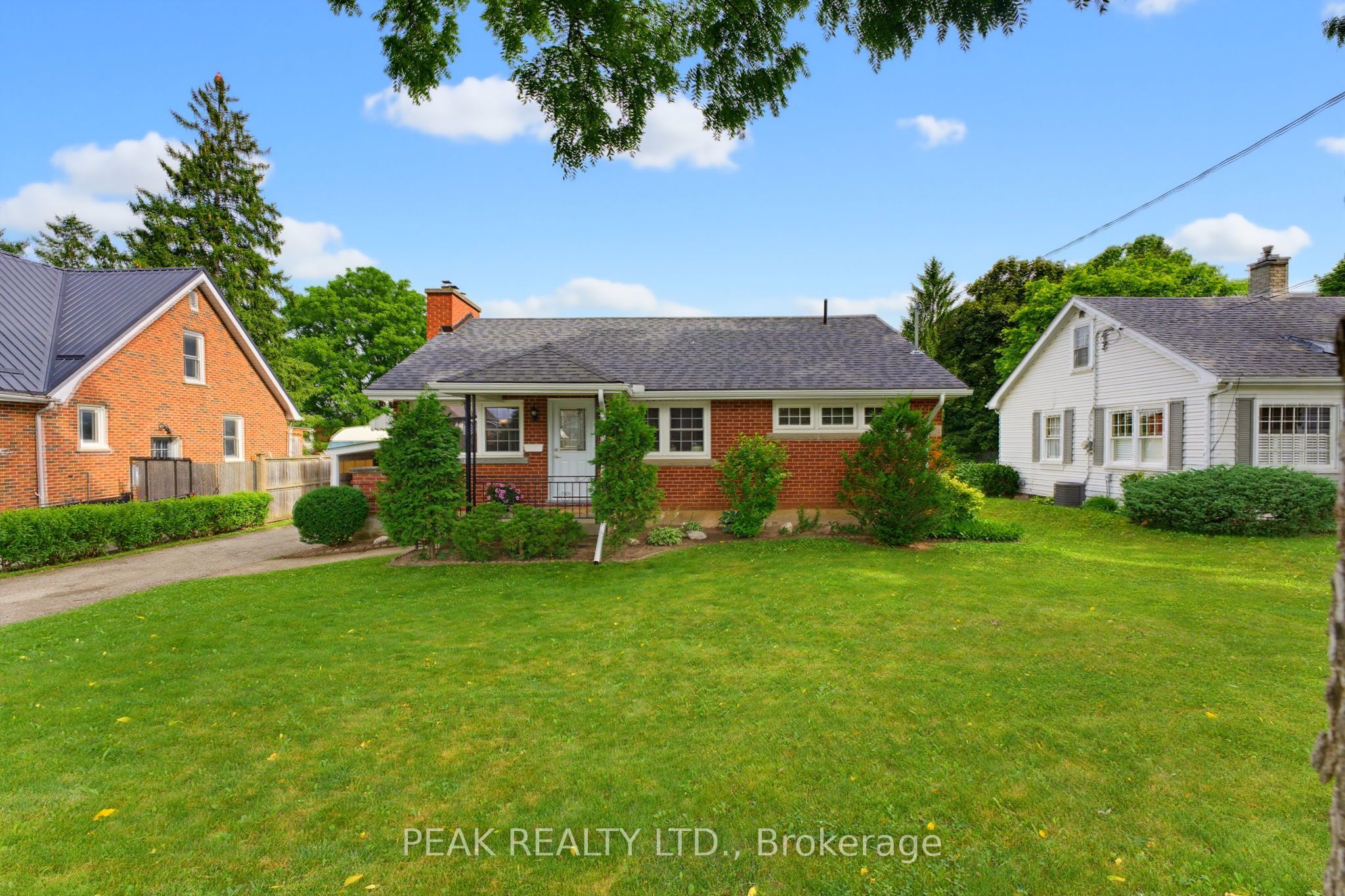84 Dundas Street W, Brant, ON N3L 1G5