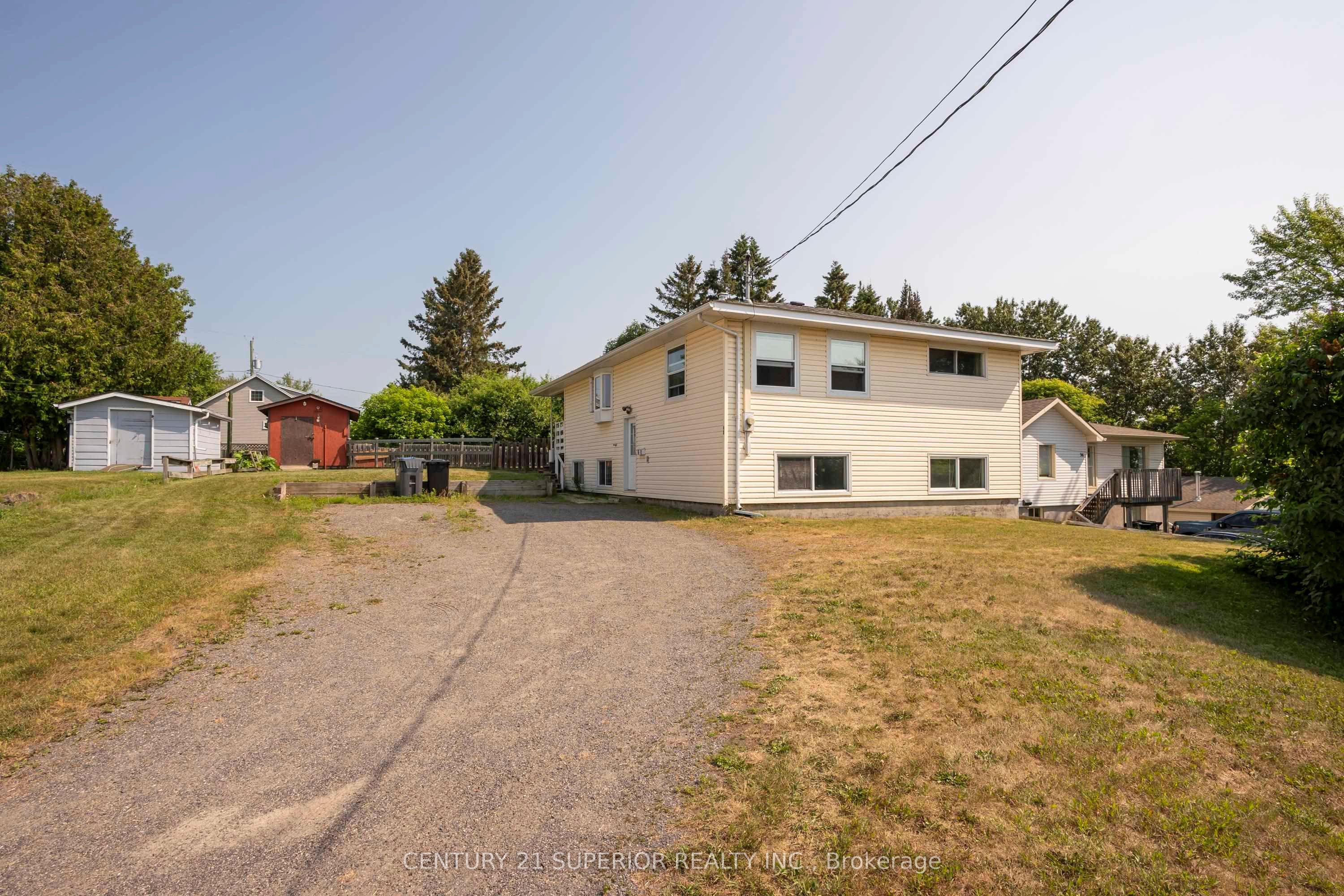 40 Lawrence Ave, Thunder Bay, ON P7A 6X5