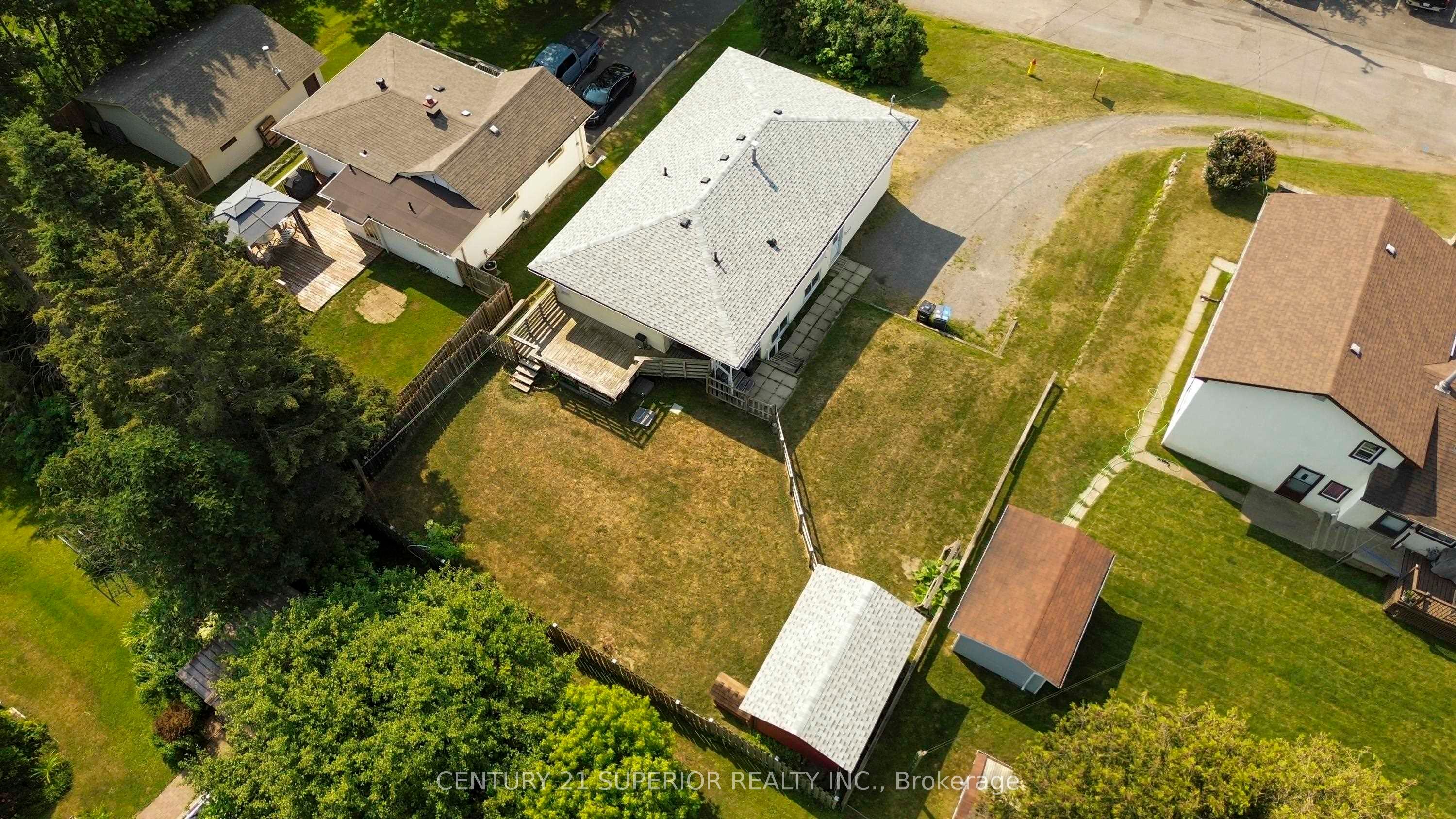 40 Lawrence Ave, Thunder Bay, ON P7A 6X5 photo 2