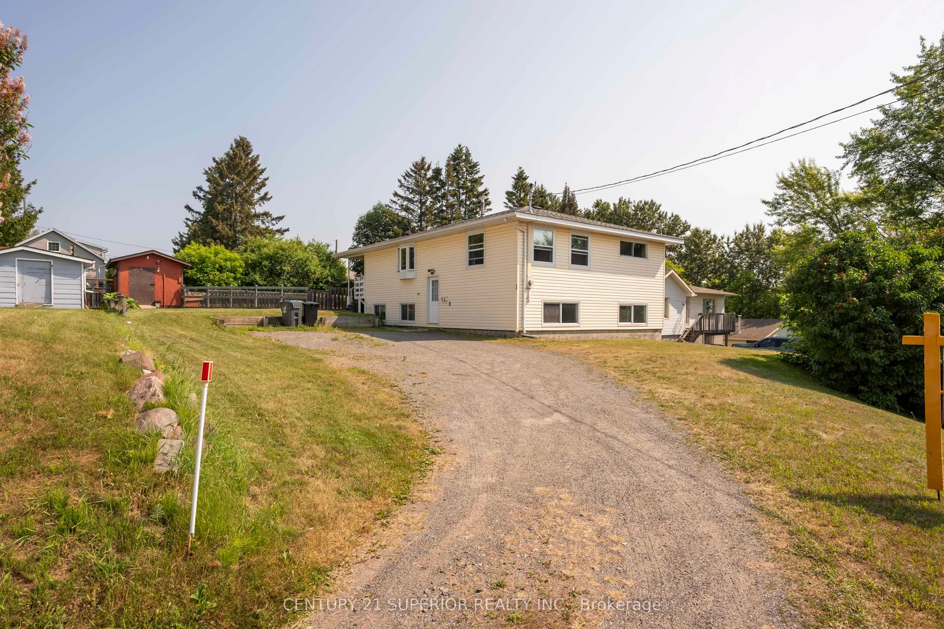 40 Lawrence Ave, Thunder Bay, ON P7A 6X5 photo 3