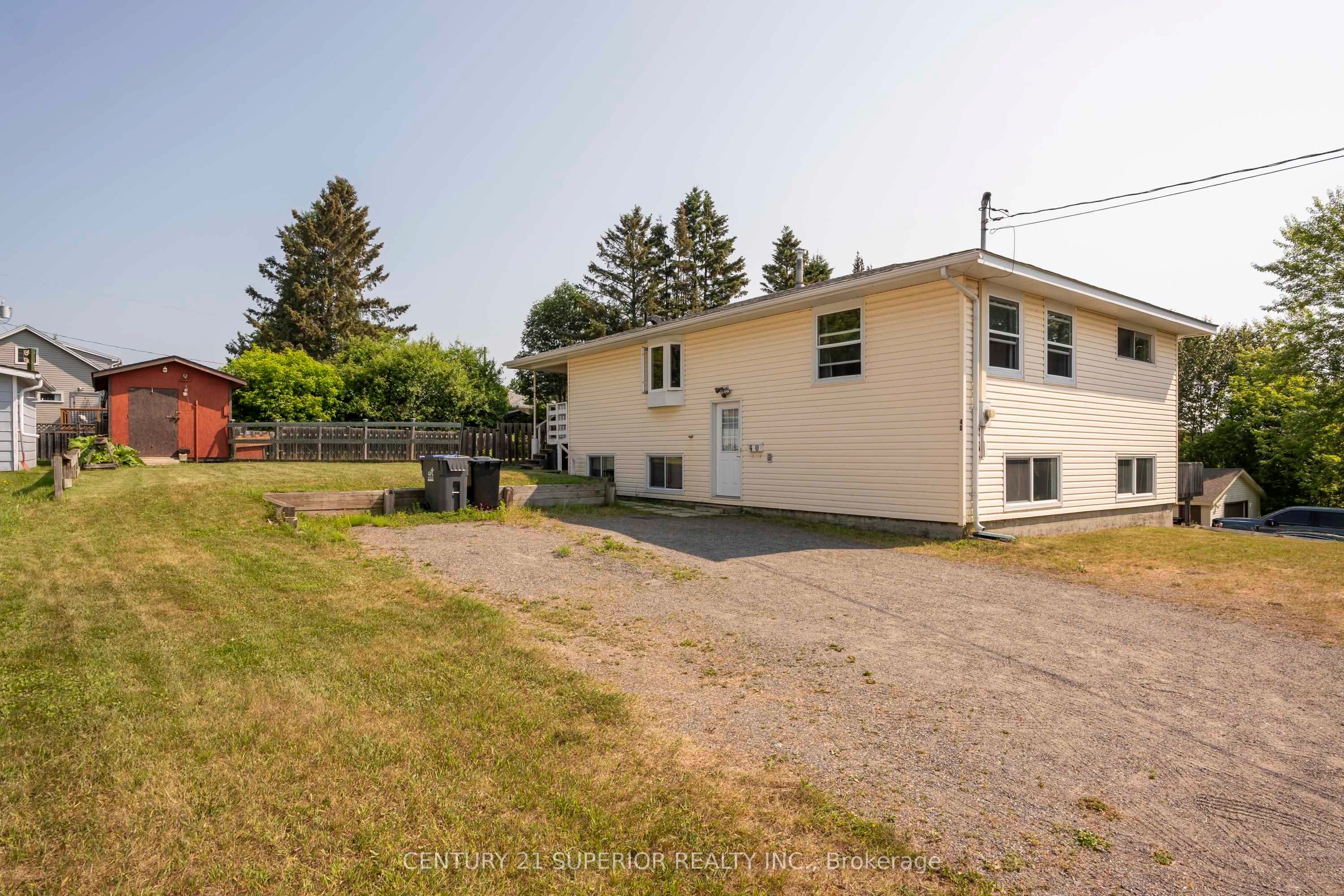 40 Lawrence Ave, Thunder Bay, ON P7A 6X5 photo 4