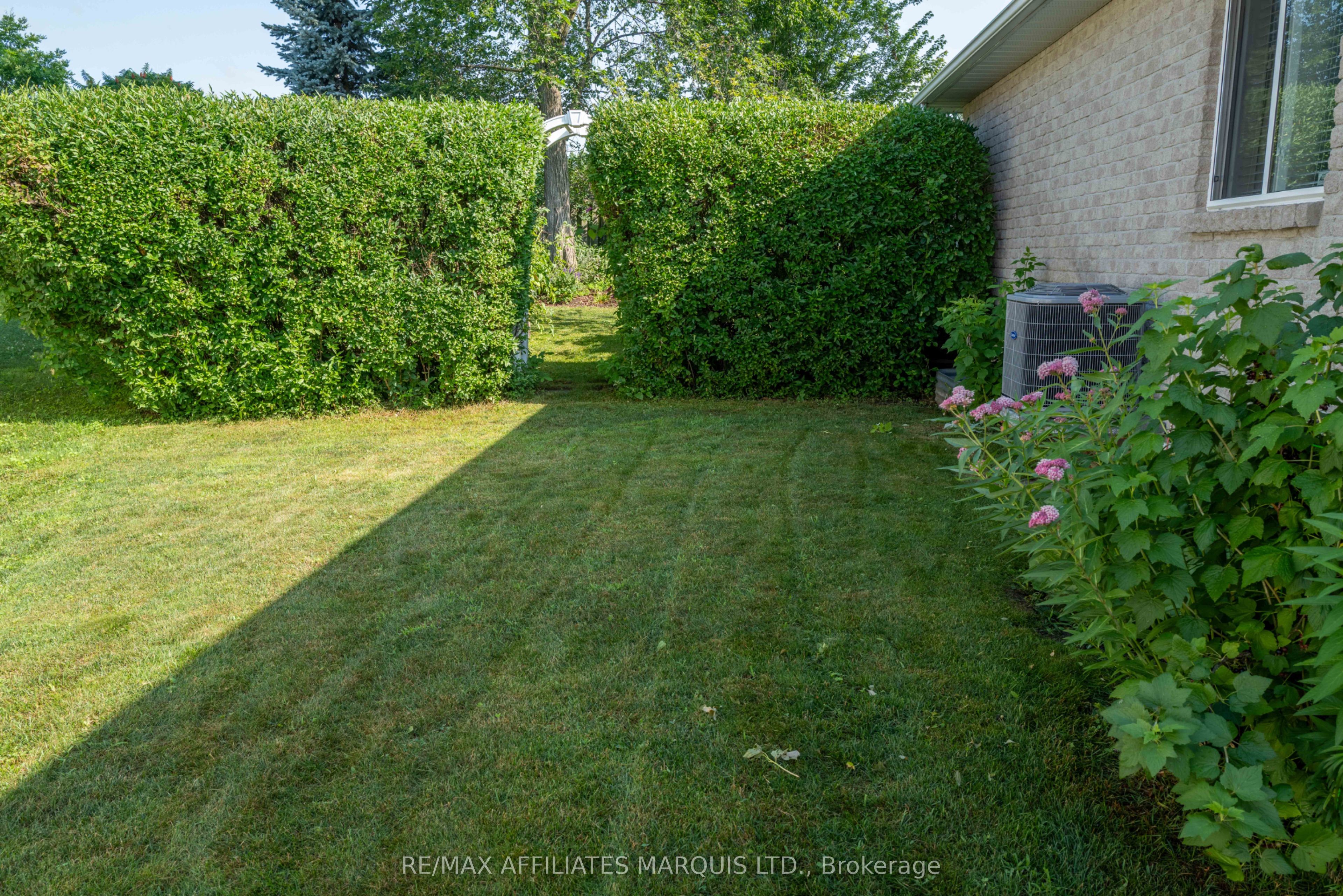 1274 Daprat Avenue, Cornwall, ON K6H 6N9 photo 2