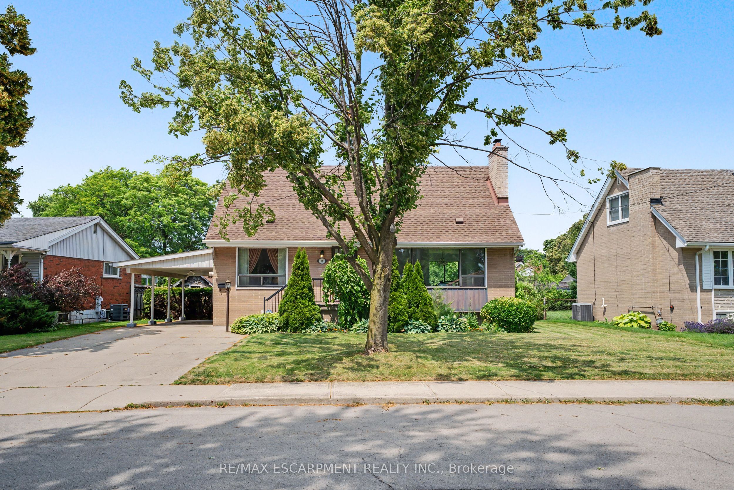 11 Marshall Avenue, Hamilton, ON L8T 1W9