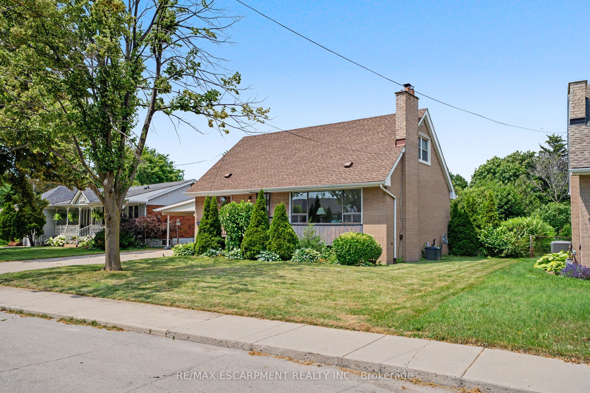 11 Marshall Avenue, Hamilton, ON L8T 1W9 photo 2