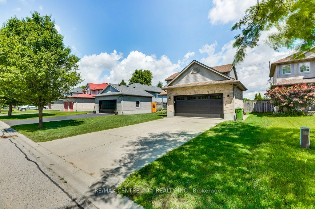 45 Riverbank Drive, St. Thomas, ON N5P 4M8 photo 3